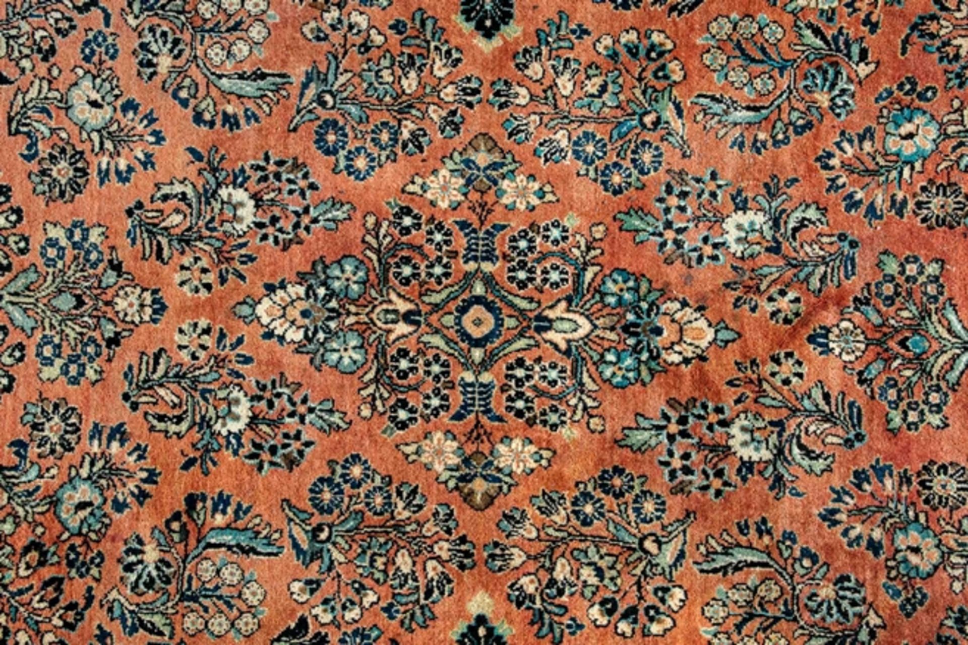 Älterer Sarough, nordwestlicher Iran, ca. 248 x 303 cm, ungereinigter Fundzustand, lachsfarbiger Fo - Image 5 of 7