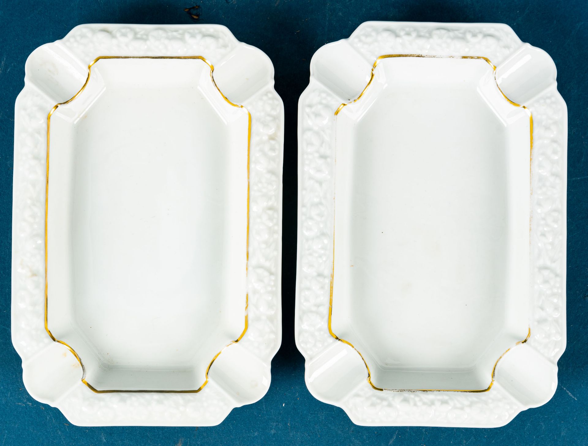 Paar rechteckiger Rosenthal "Maria Weiß" Aschenbecher; Weißporzellan mit teils beriebenem Goldrand; - Image 3 of 7