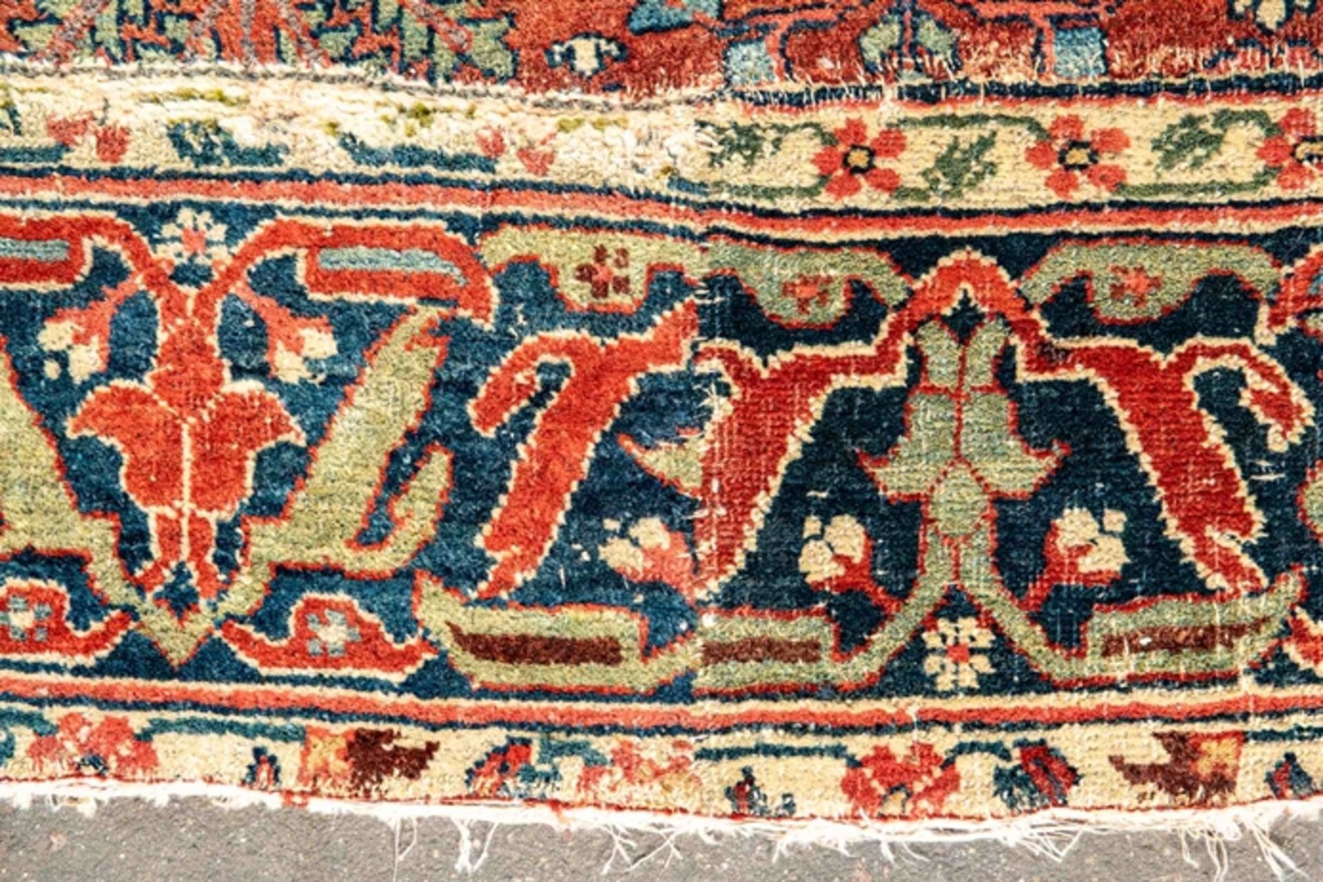 Früher nordwestpersischer Teppich, Mitte 18. Jhdt. oder früher. Format ca. 480 x 232 cm. Schafschur - Image 26 of 27