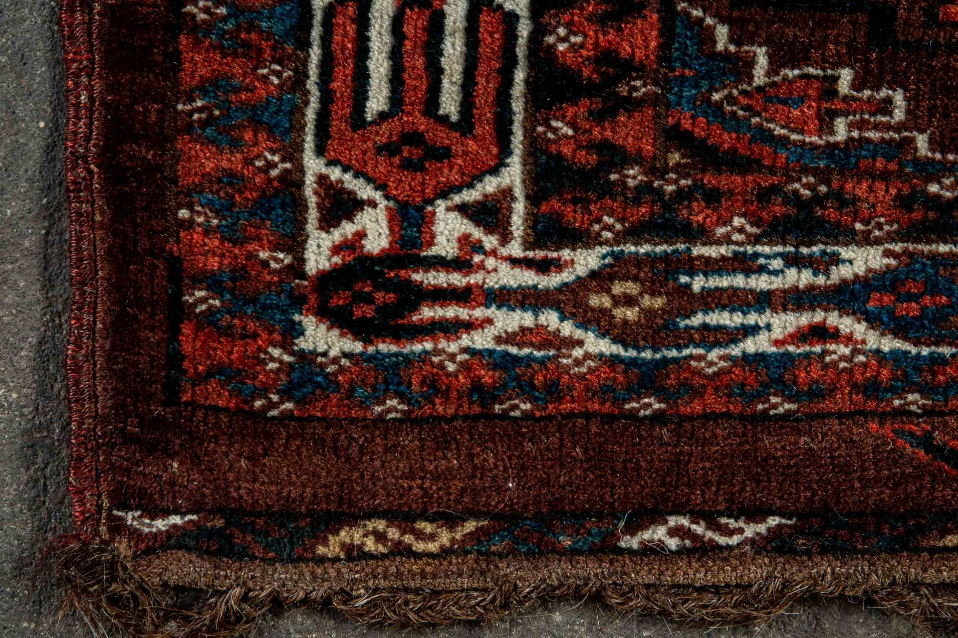 Kleiner Yomud "Tschowall", Turkmenistan 19. Jhdt., Format: ca. 114 x 77 cm. Wolle geknüpft auf Woll - Image 4 of 5