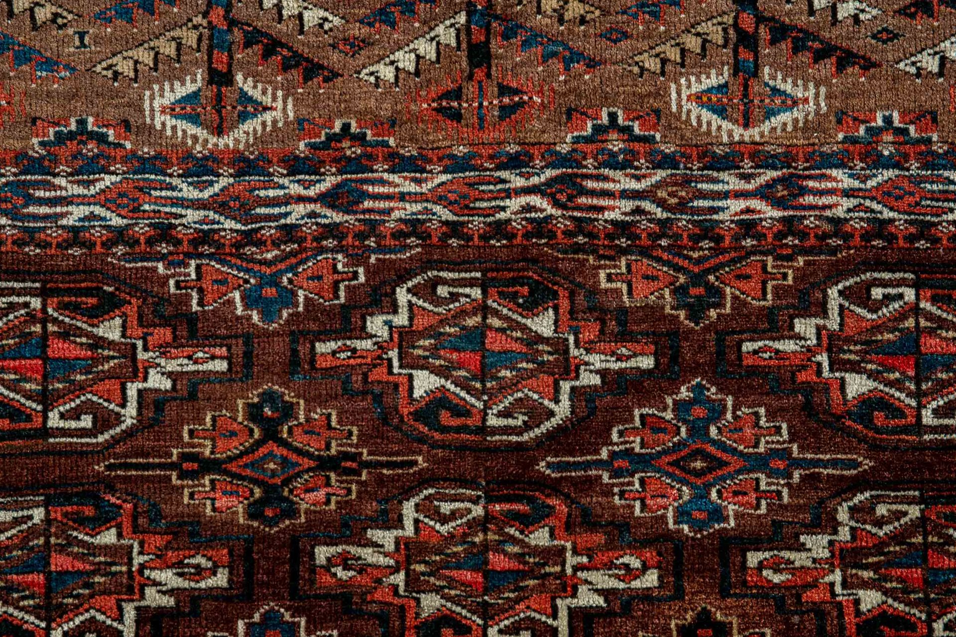 Kleiner Yomud "Tschowall", Turkmenistan 19. Jhdt., Format: ca. 114 x 77 cm. Wolle geknüpft auf Woll - Image 2 of 5