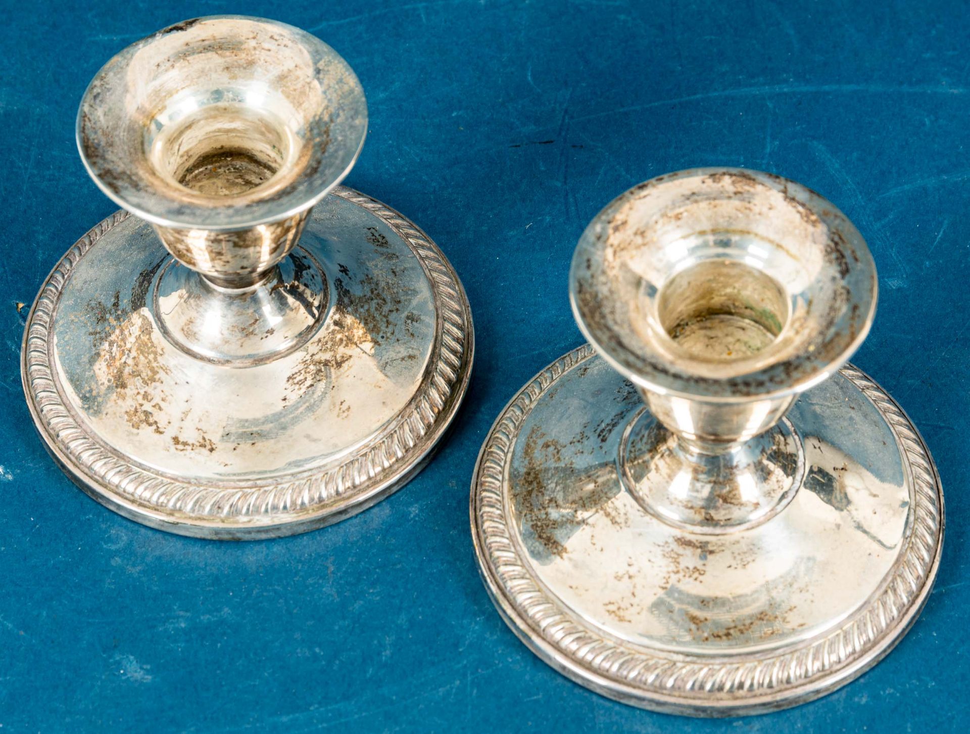 Paar einflammiger STERLING-Silber Tischkerzenleuchter, Stand gefüllt. Höhe je ca. 7 cm, Durchmesser - Bild 3 aus 7