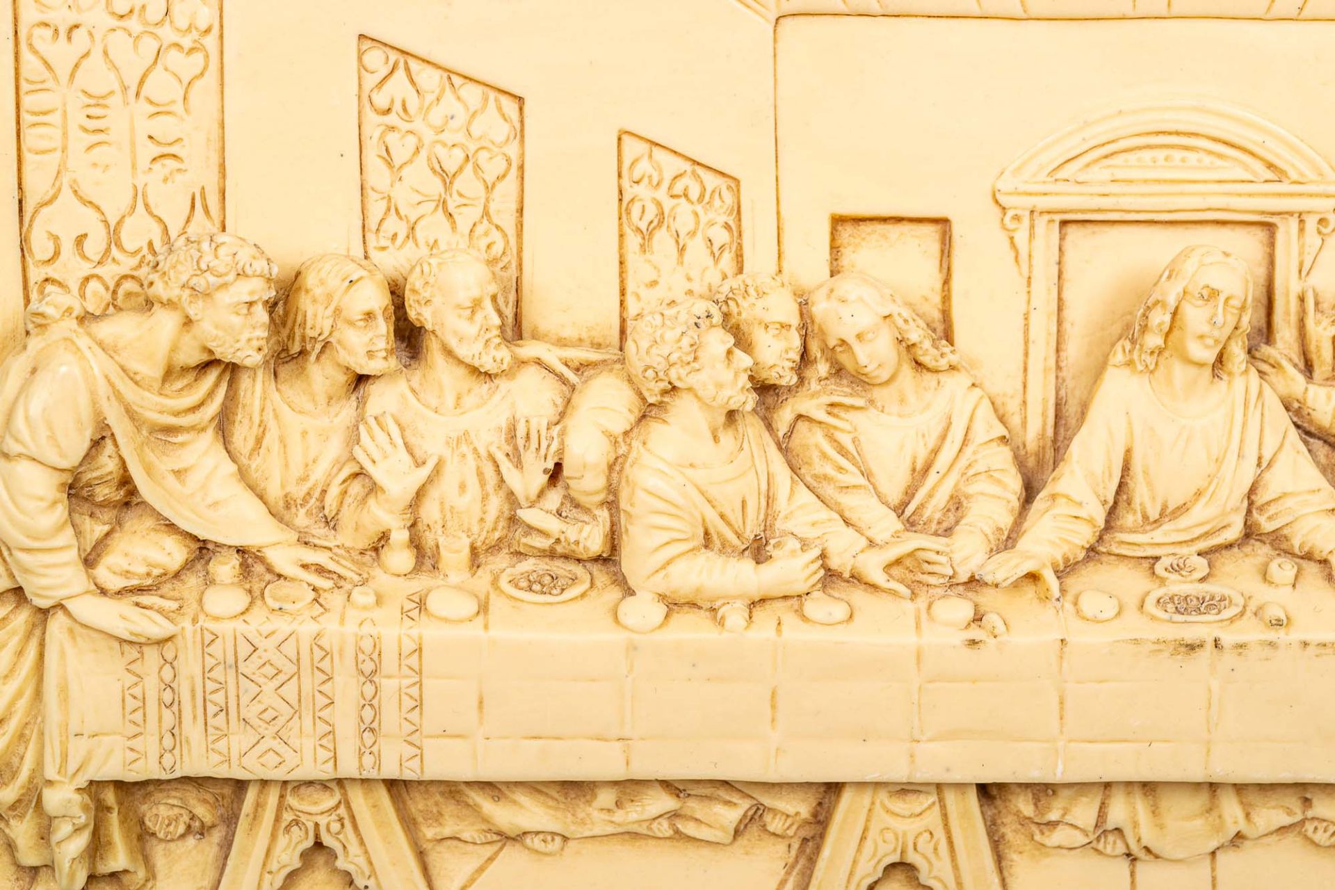 "Das letzte Abendmahl"; aufwändig gearbeitetes Wandbild nach Gino Röggeri in Elfenbeinoptik (Tafelm - Image 3 of 8