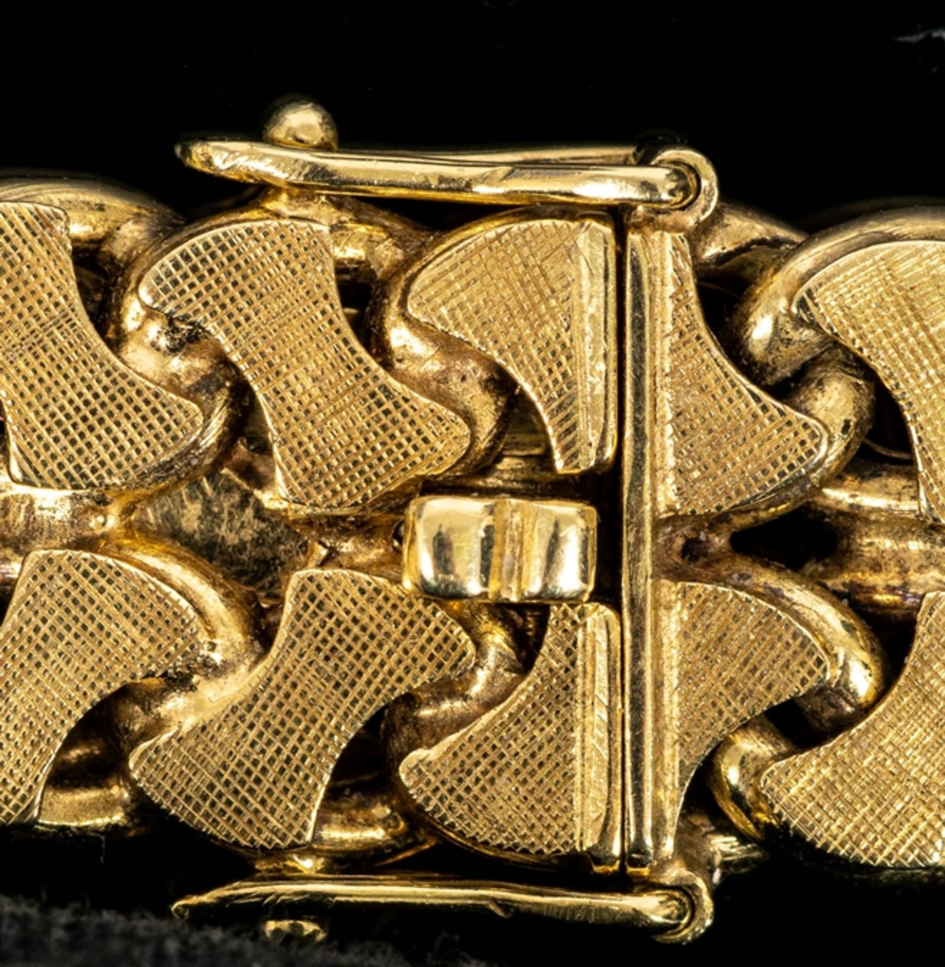 Panzer-Collier/Glieder-Halskette, aus flachen, wendbaren Kettengliedern gearbeitetes 585er Gelbgold - Bild 3 aus 6