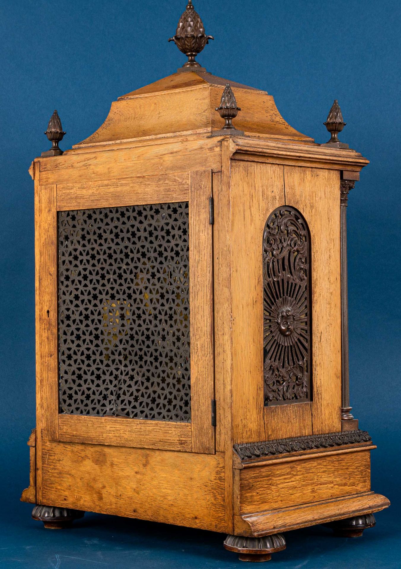 Große englische Kaminuhr, sogen. Bracket - Clock, Engl. um 1900/ 20. Massives Eichengehäuse, aufwän - Image 21 of 43