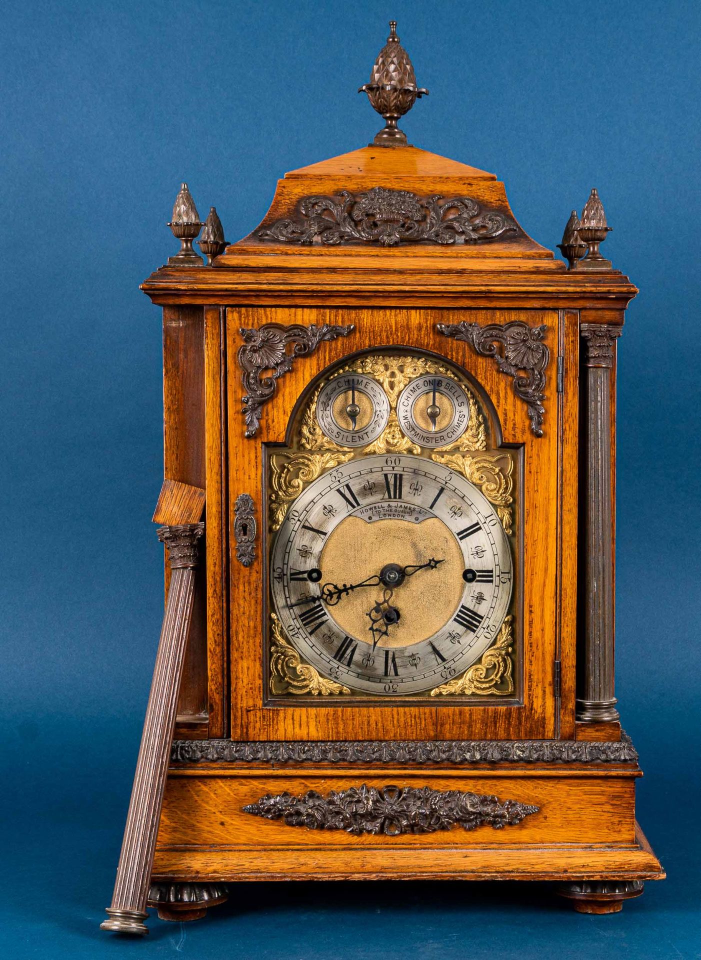 Große englische Kaminuhr, sogen. Bracket - Clock, Engl. um 1900/ 20. Massives Eichengehäuse, aufwän - Image 11 of 43