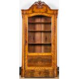 Antiker Vitrinenschrank, Louis Philippe um 1870/90, Mahagoni massiv & auf Nadelholzkorpus furniert,