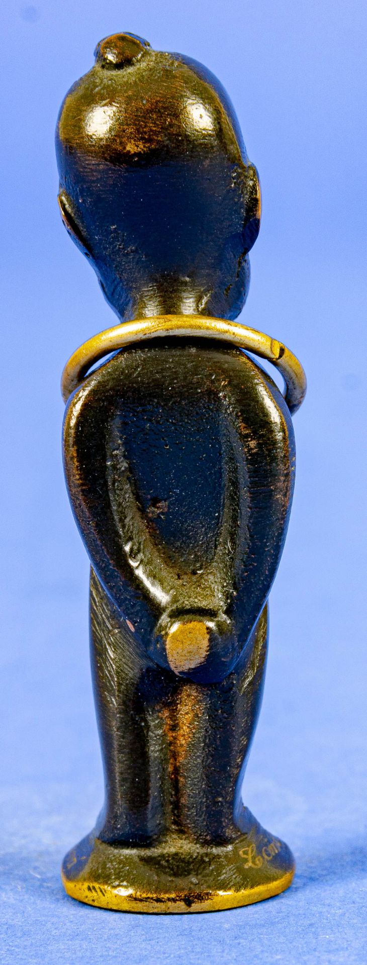 Afrikanischer Knabe mit Halsreif, als Petschaft geeignet, Höhe ca. 6,2 cm, ungravierte Bodenplatte. - Image 5 of 11