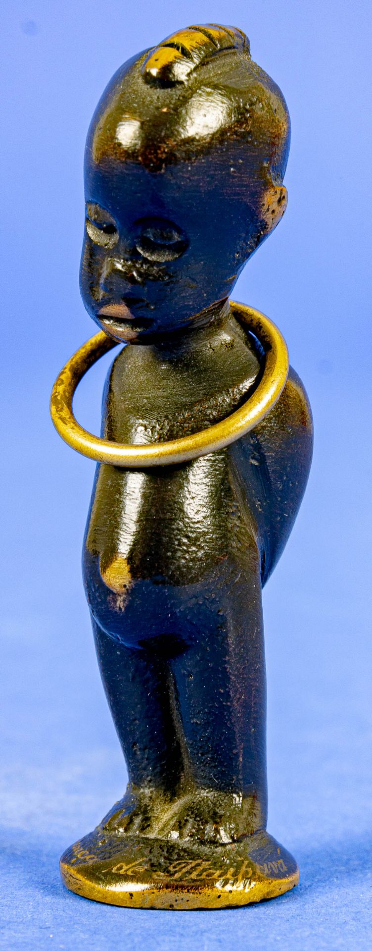 Afrikanischer Knabe mit Halsreif, als Petschaft geeignet, Höhe ca. 6,2 cm, ungravierte Bodenplatte. - Image 7 of 11
