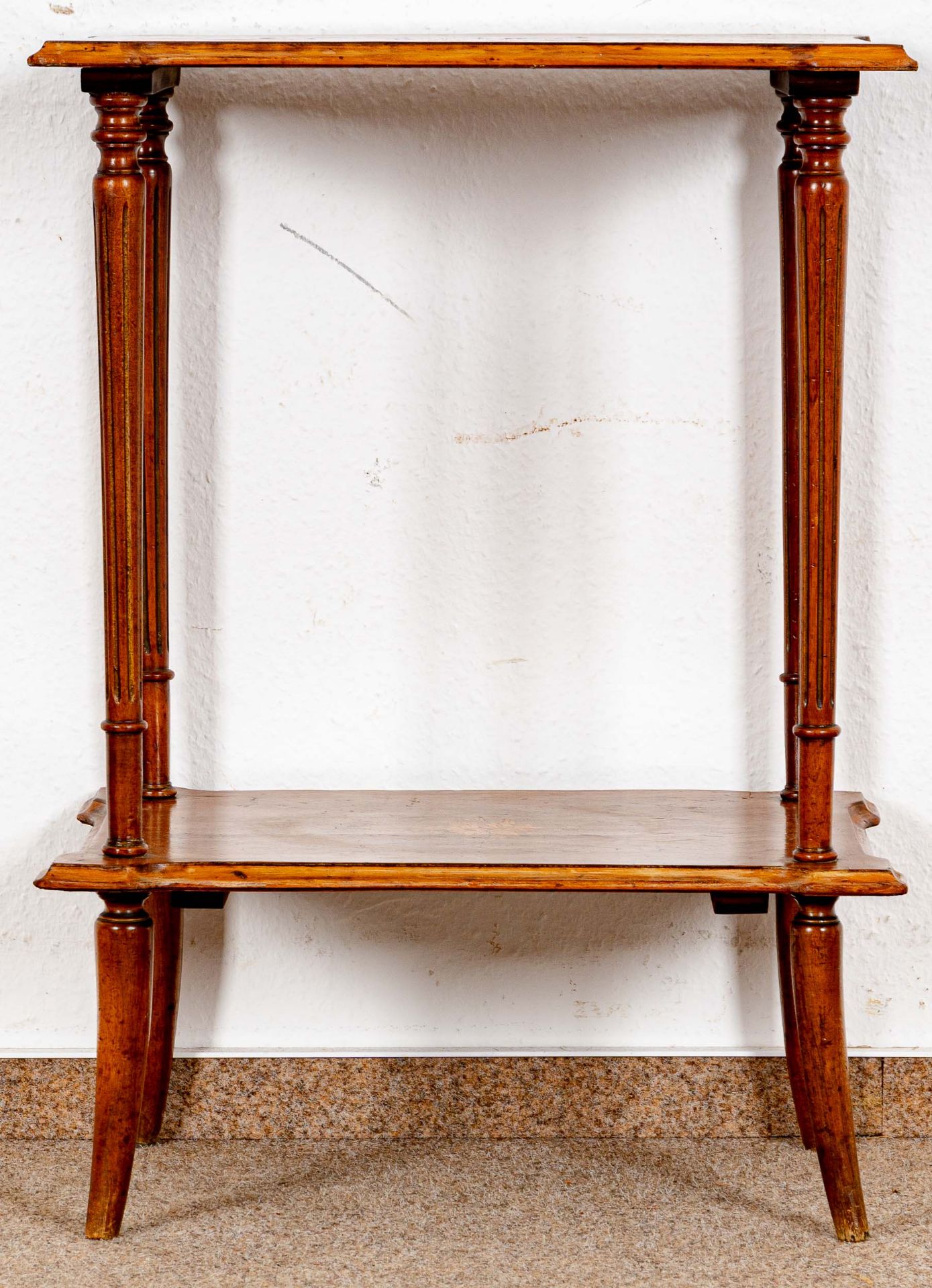 Elegantes Beistelltischchen, sogen. Etagere im Louis Seize-Stil, frankophiler Raum um 1900/20, Nuss - Bild 2 aus 7