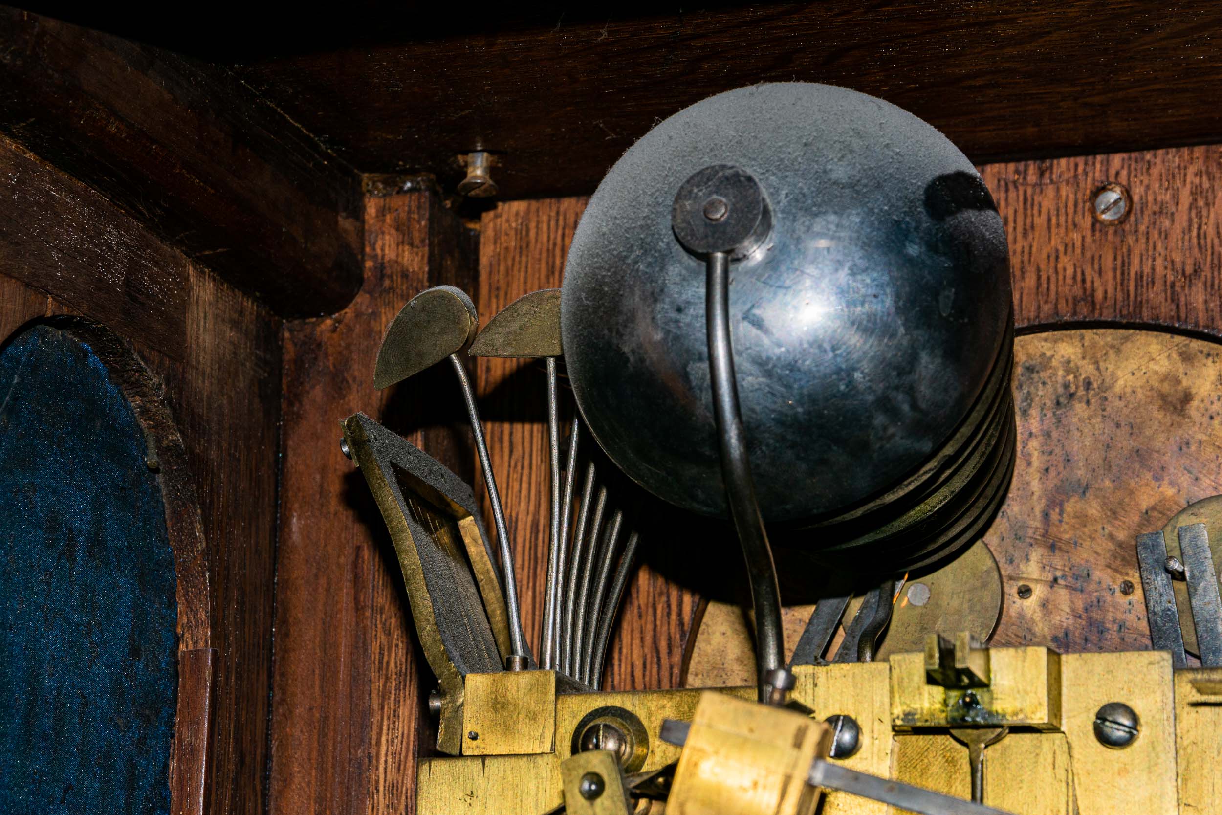 Große englische Kaminuhr, sogen. Bracket - Clock, Engl. um 1900/ 20. Massives Eichengehäuse, aufwän - Bild 37 aus 43