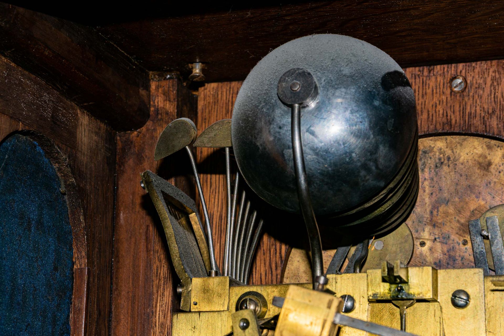Große englische Kaminuhr, sogen. Bracket - Clock, Engl. um 1900/ 20. Massives Eichengehäuse, aufwän - Image 37 of 43