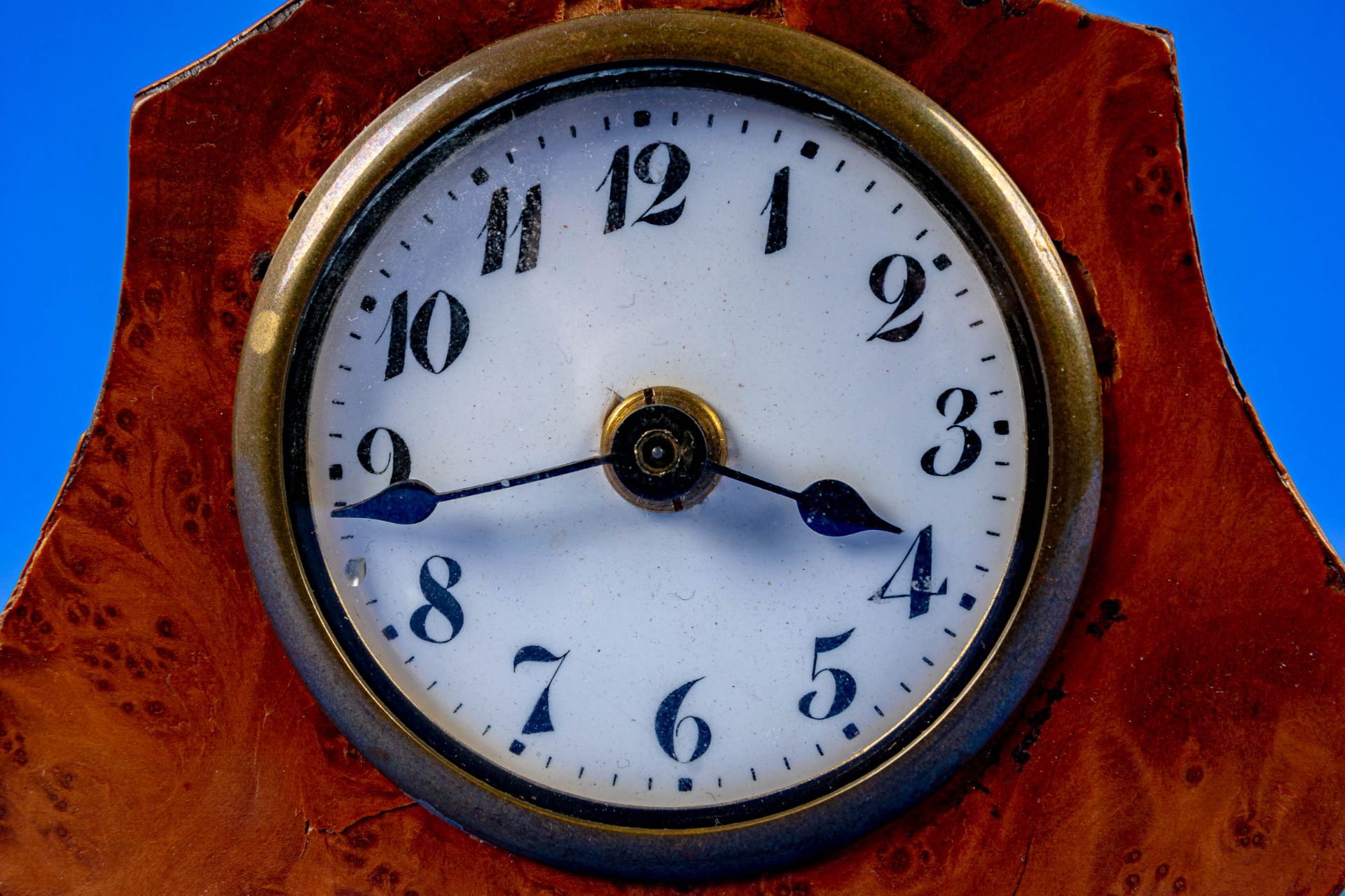 3teiliges Konvolut versch. Uhren, bestehend aus 2 versch. Tischweckern und einer Wanduhr, alle mit - Image 7 of 13