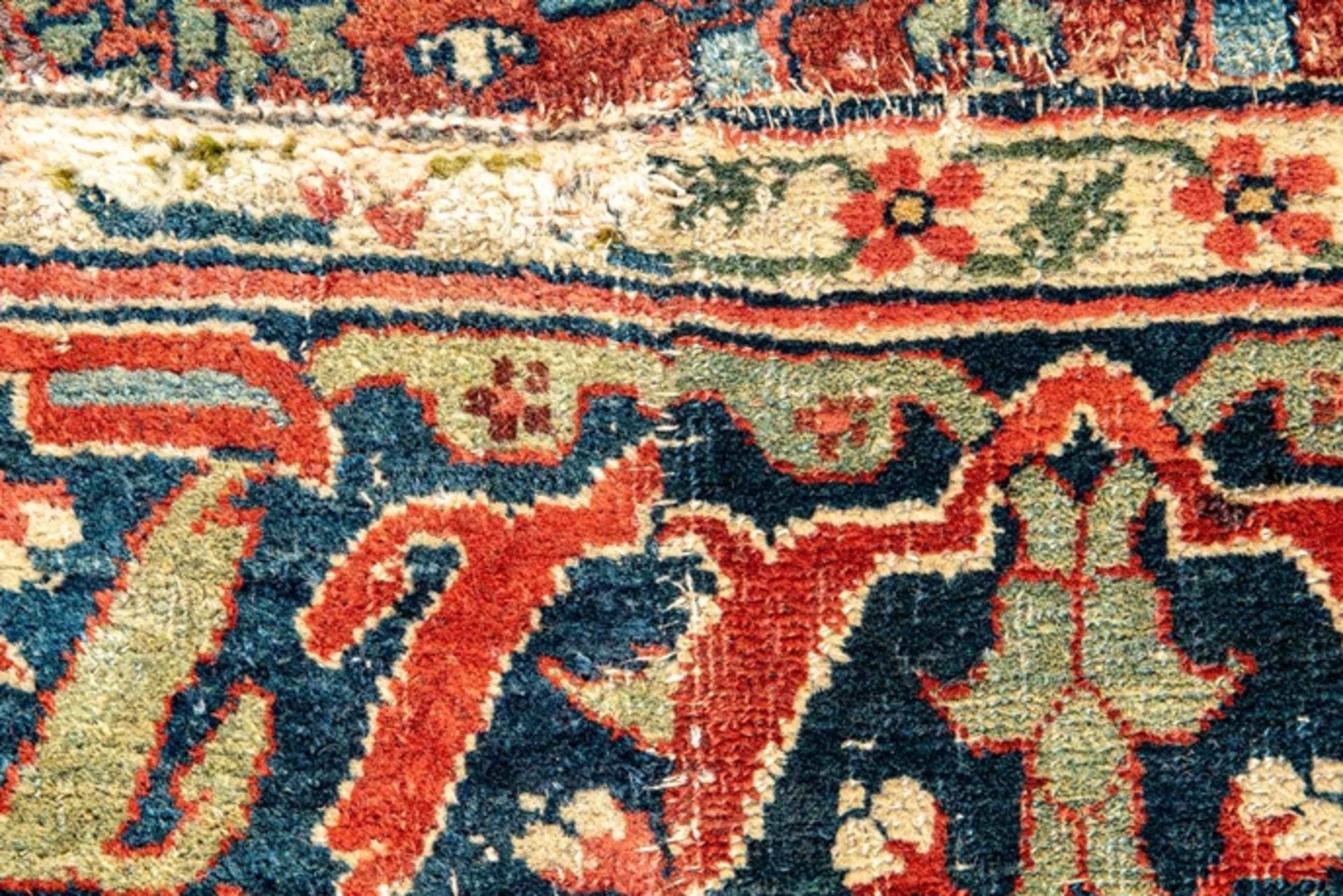 Früher nordwestpersischer Teppich, Mitte 18. Jhdt. oder früher. Format ca. 480 x 232 cm. Schafschur - Image 27 of 27