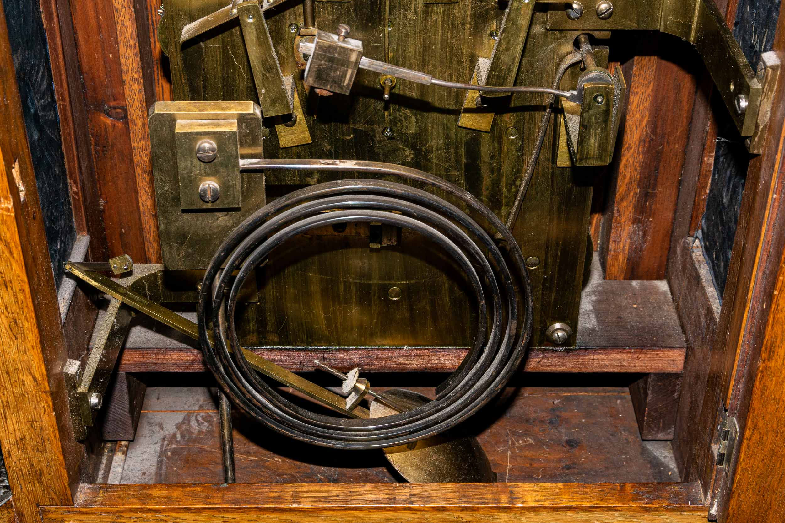 Große englische Kaminuhr, sogen. Bracket - Clock, Engl. um 1900/ 20. Massives Eichengehäuse, aufwän - Bild 35 aus 43