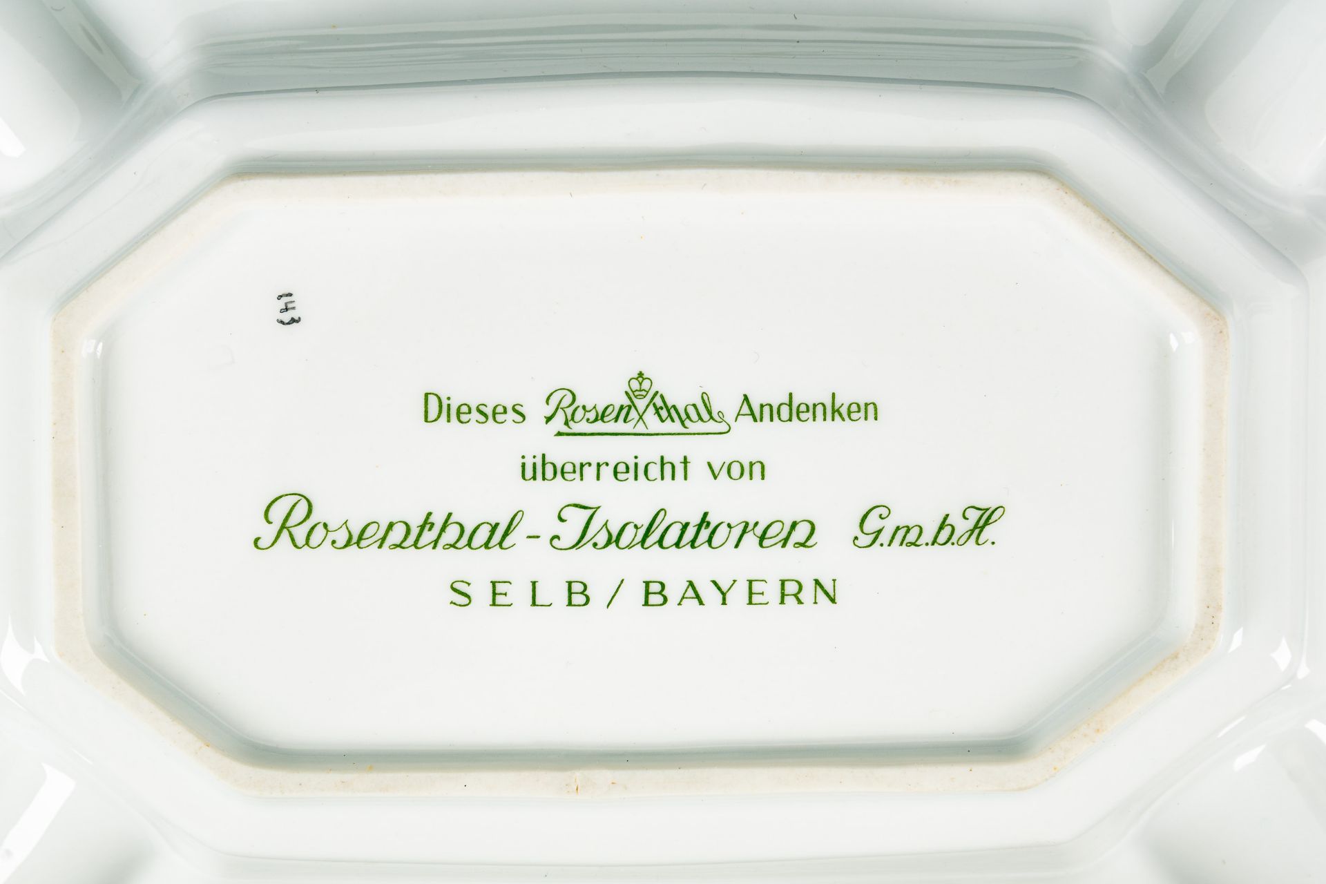 Paar rechteckiger Rosenthal "Maria Weiß" Aschenbecher; Weißporzellan mit teils beriebenem Goldrand; - Image 7 of 7