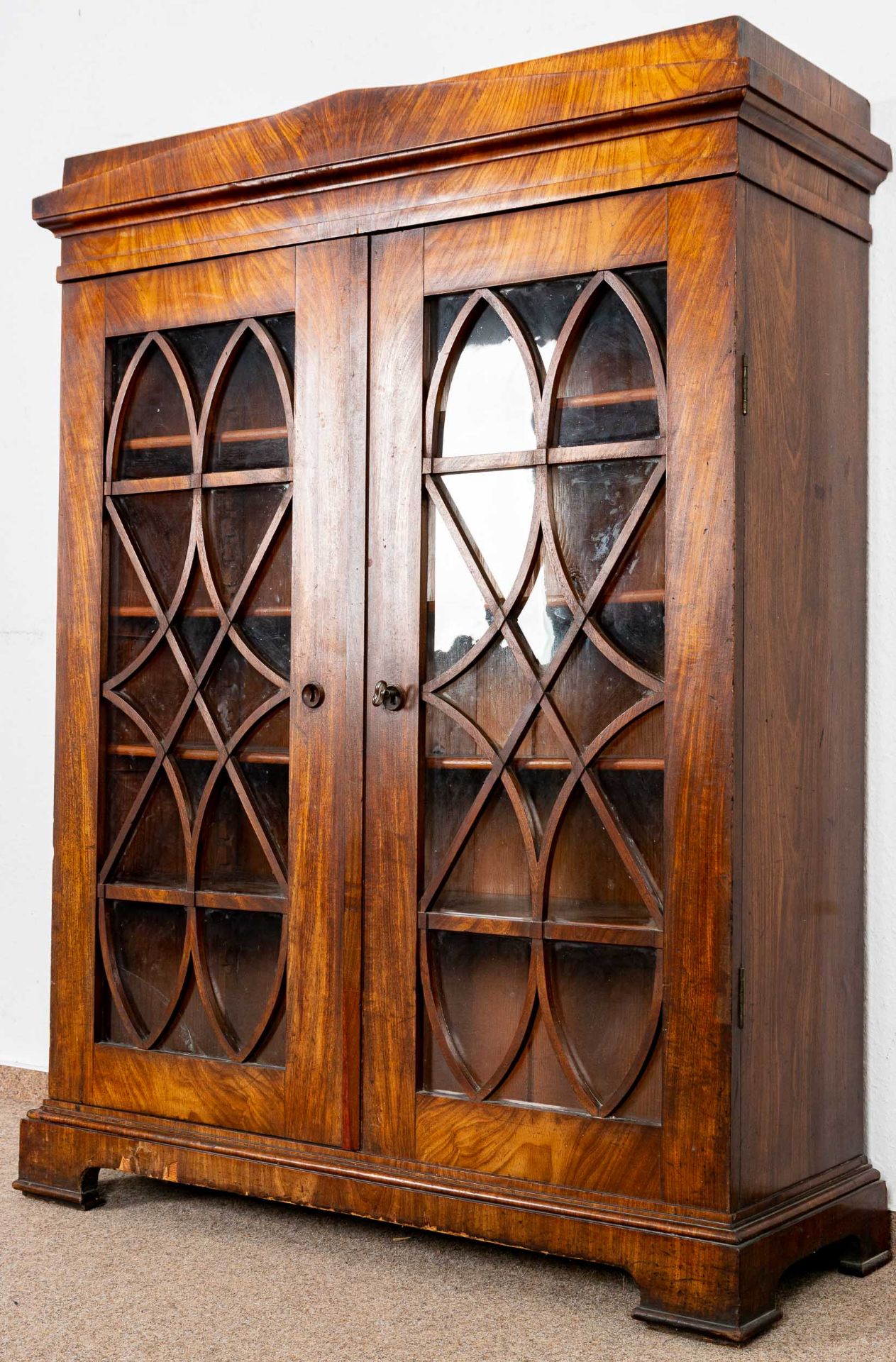 Eleganter Bücherschrank, Biedermeier, deutsch um 1825/30, Mahagoni massiv & furniert. 2türiger Nade - Image 2 of 18