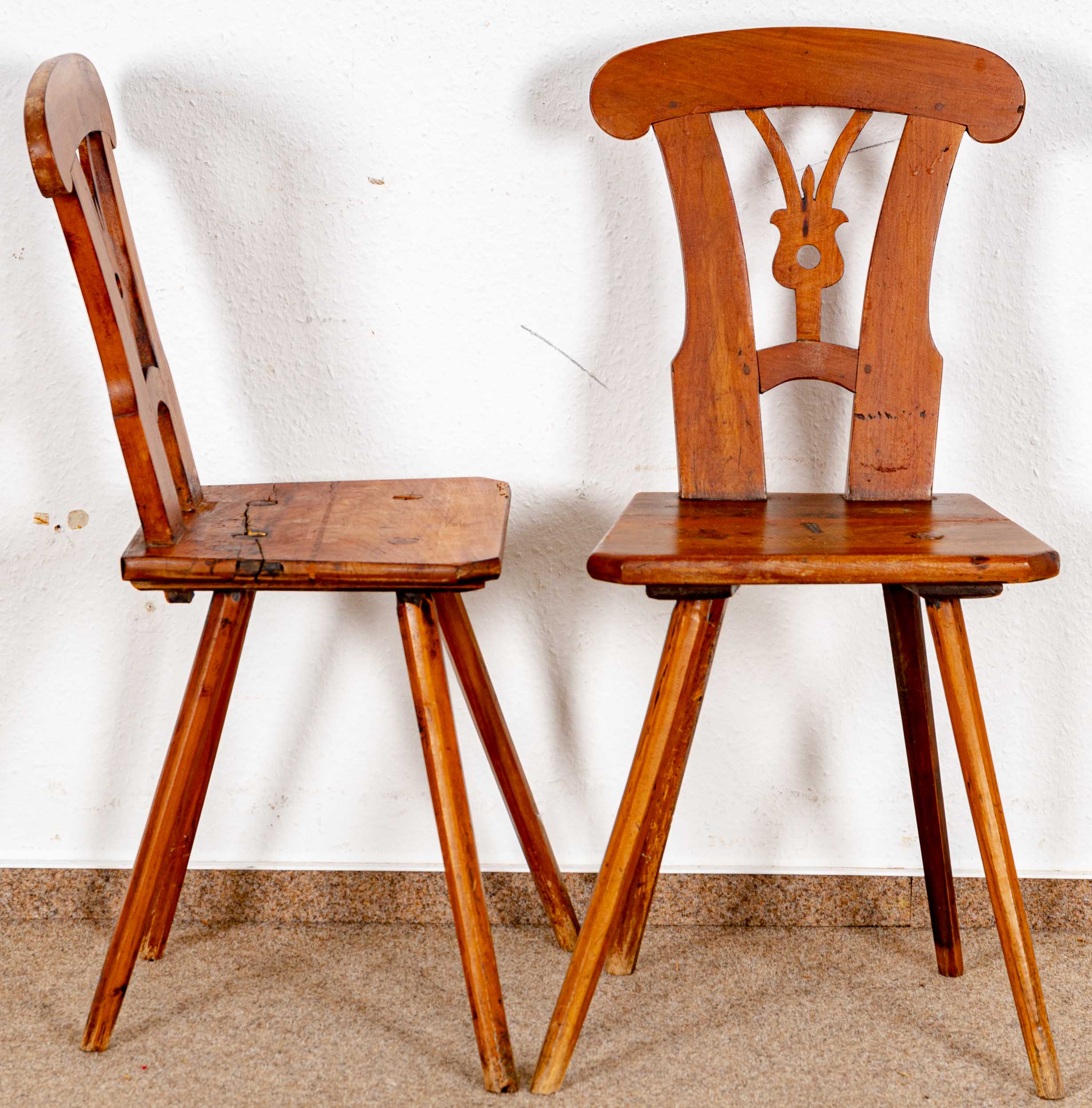Paar Brettstühle, alpenländisch/süddeutsch, 19. Jhdt., kirschbaumfarbene Harthölzer; ältere Überarb - Image 2 of 4