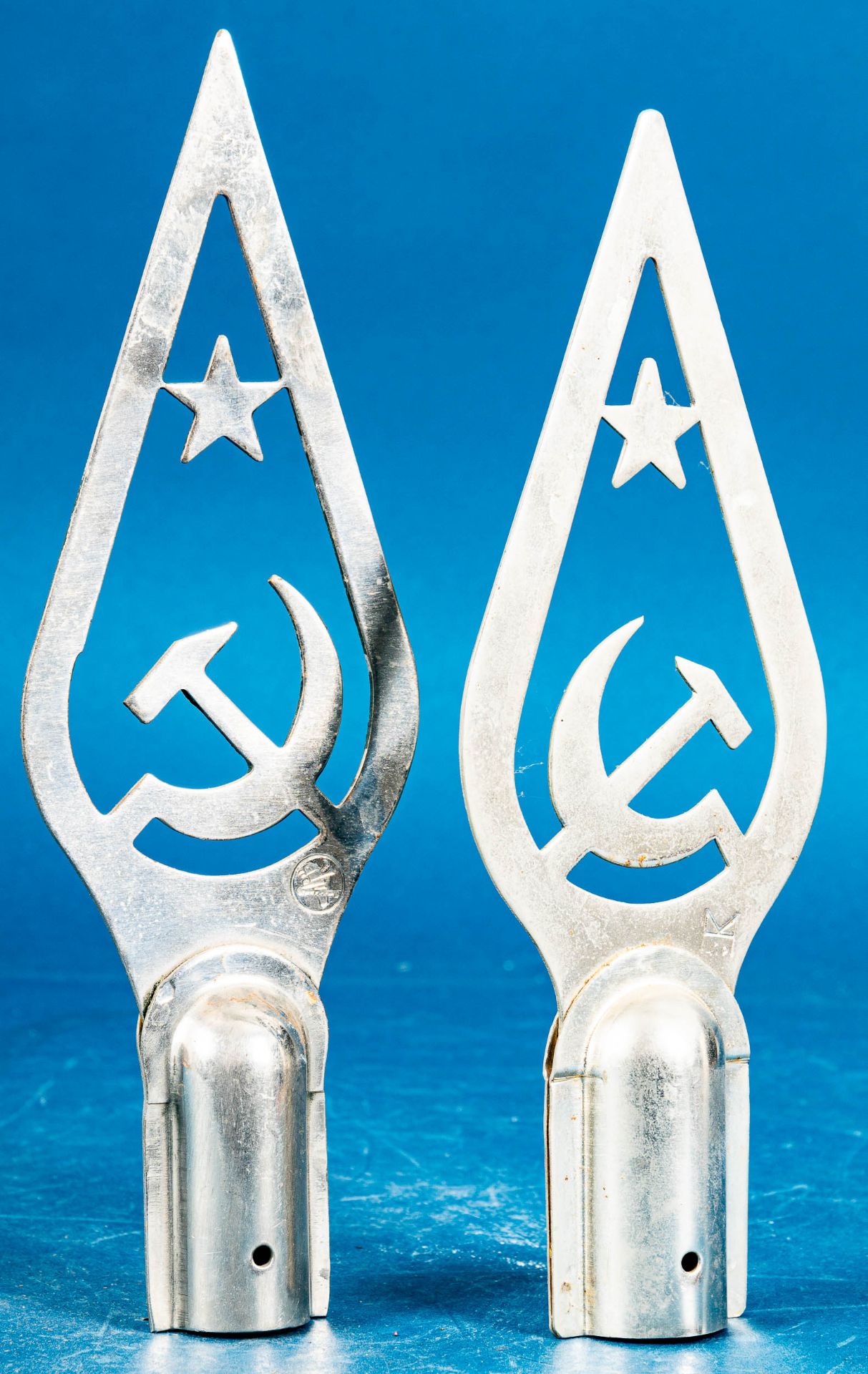 Paar russischer Fahnenstangenspitzen, Sowjetunion, spätes 20. Jhdt., Länge ca. 24,5 bzw. 25,5 cm, v