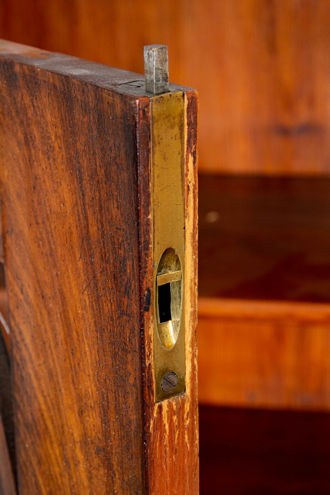 Eleganter Bücherschrank, Biedermeier, deutsch um 1825/30, Mahagoni massiv & furniert. 2türiger Nade - Image 15 of 18