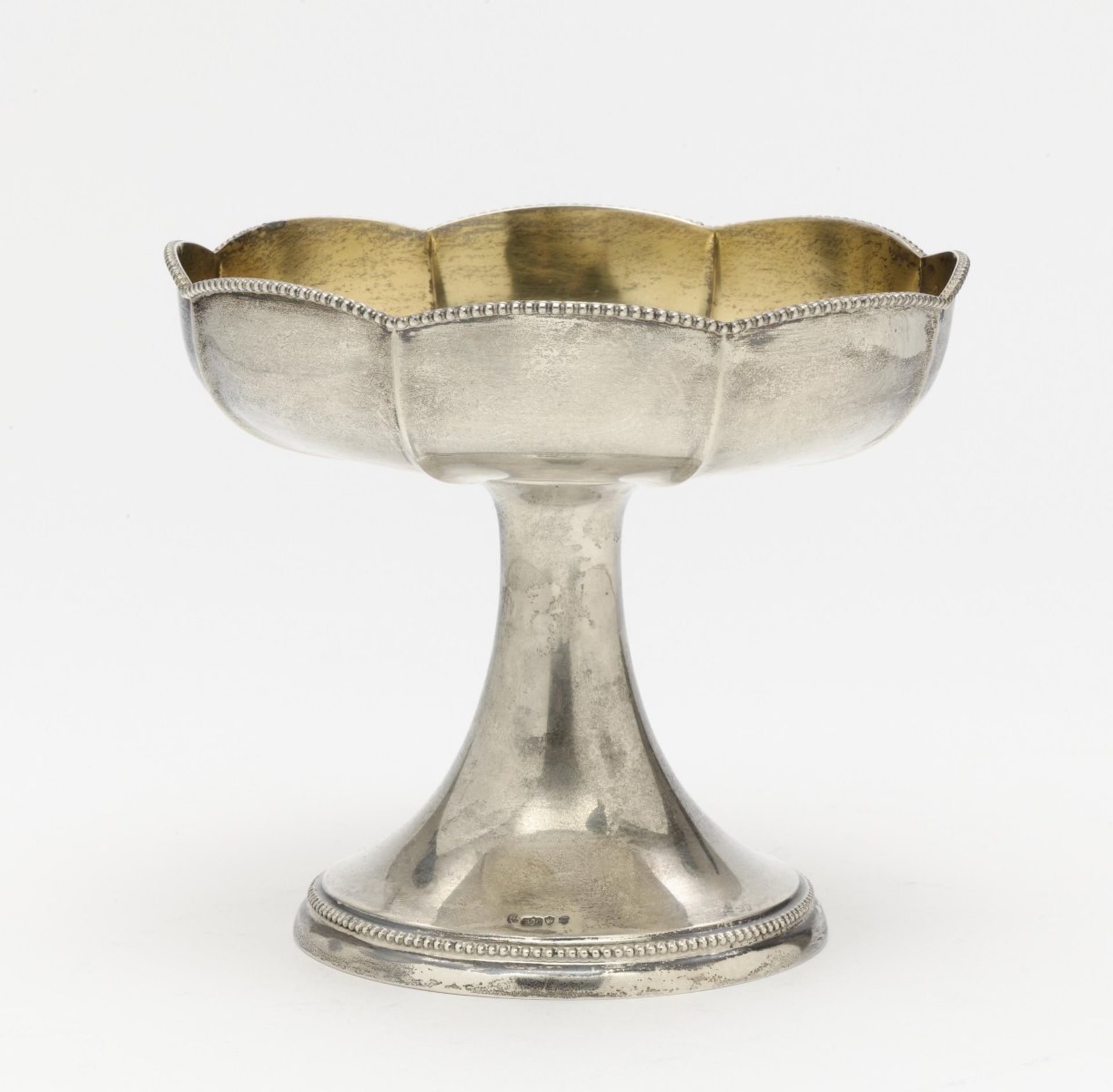 A footed bowl (sailing prize)