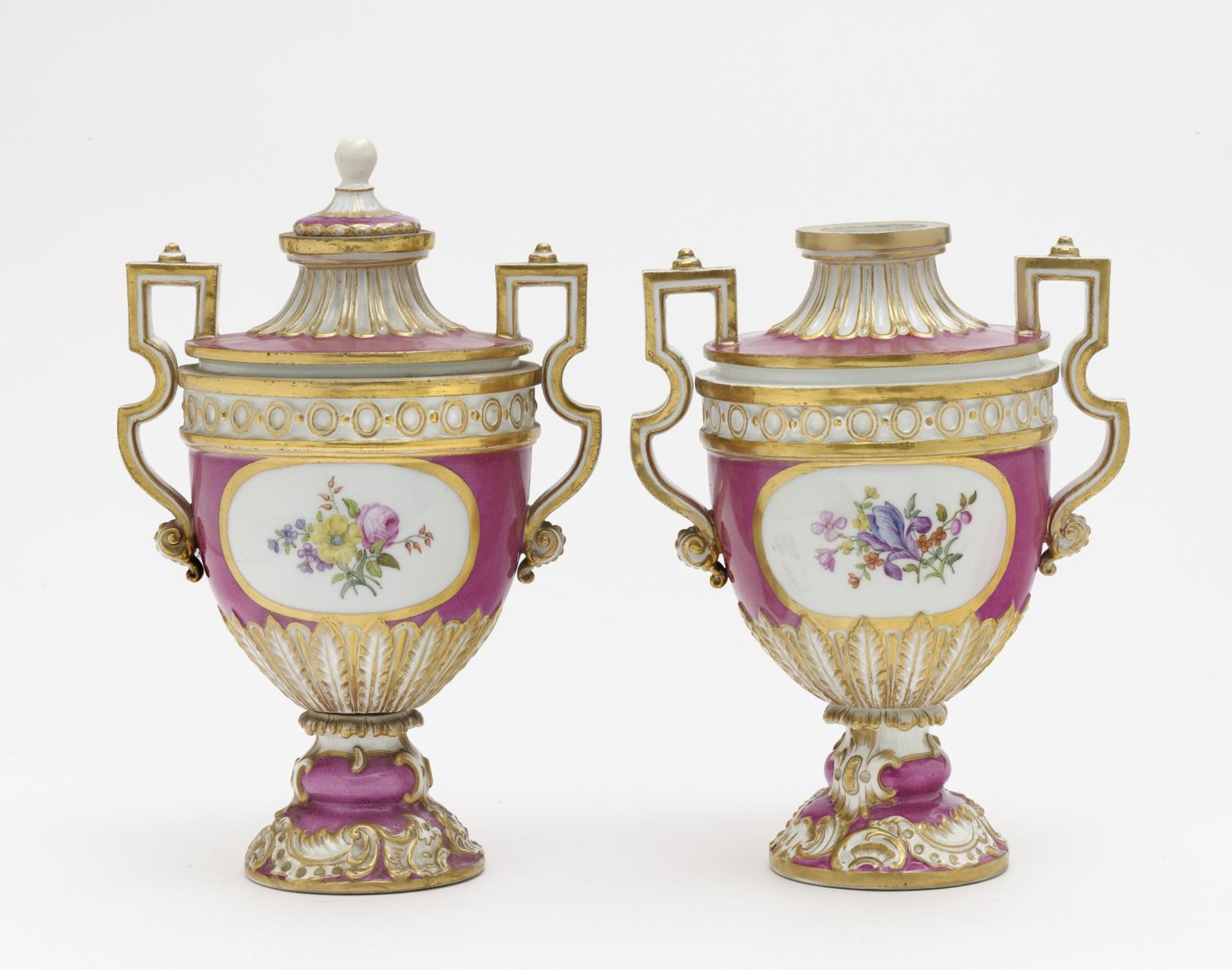 A pair of decorative vases - Bild 2 aus 2
