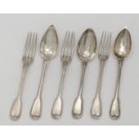 32 cutlery items