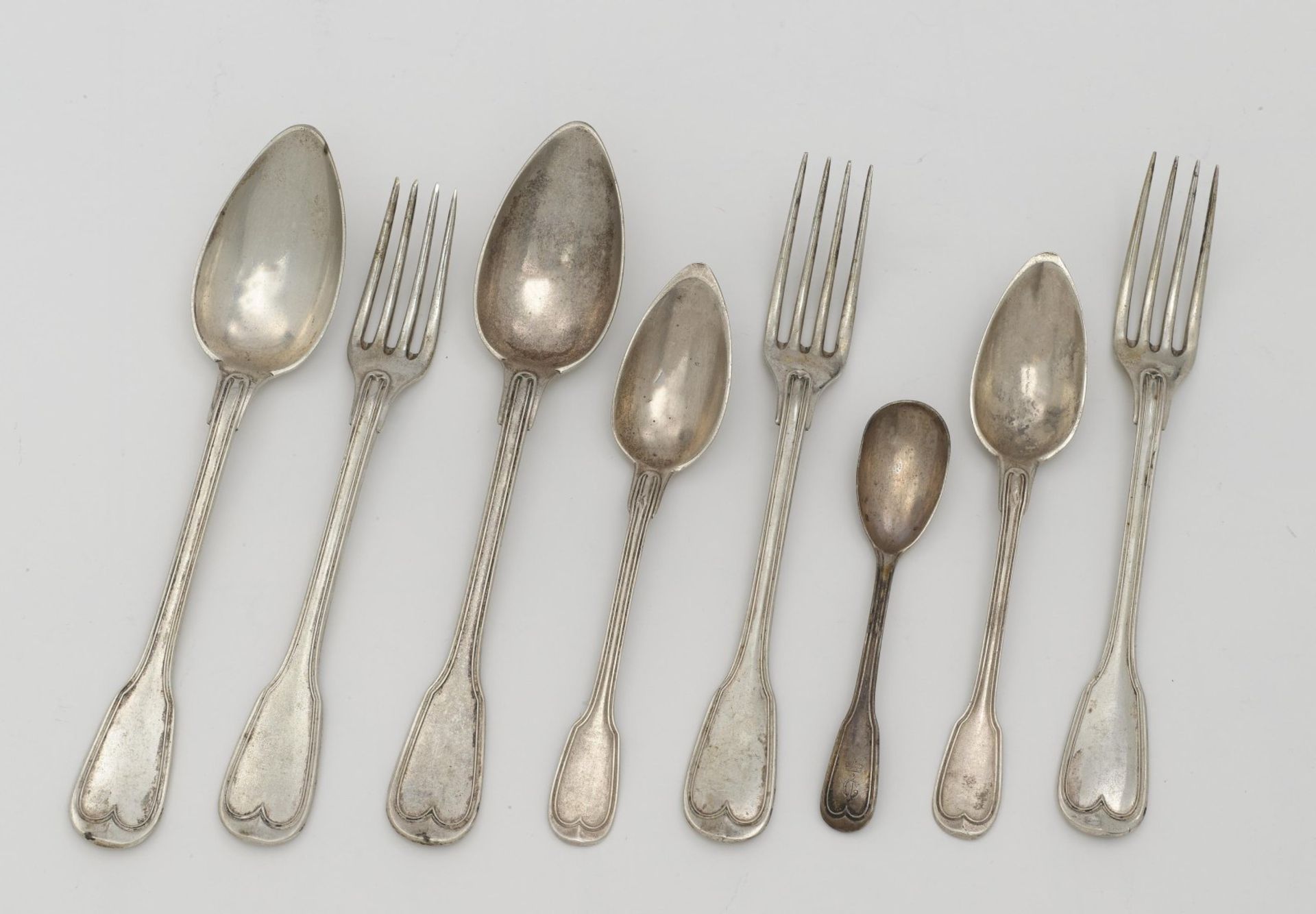 15 cutlery items