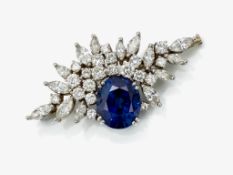 Brosche mit königsblauem Saphir und Diamanten