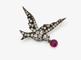 Historische Vogelbrosche verziert mit Diamanten und einem burmesischen Rubin