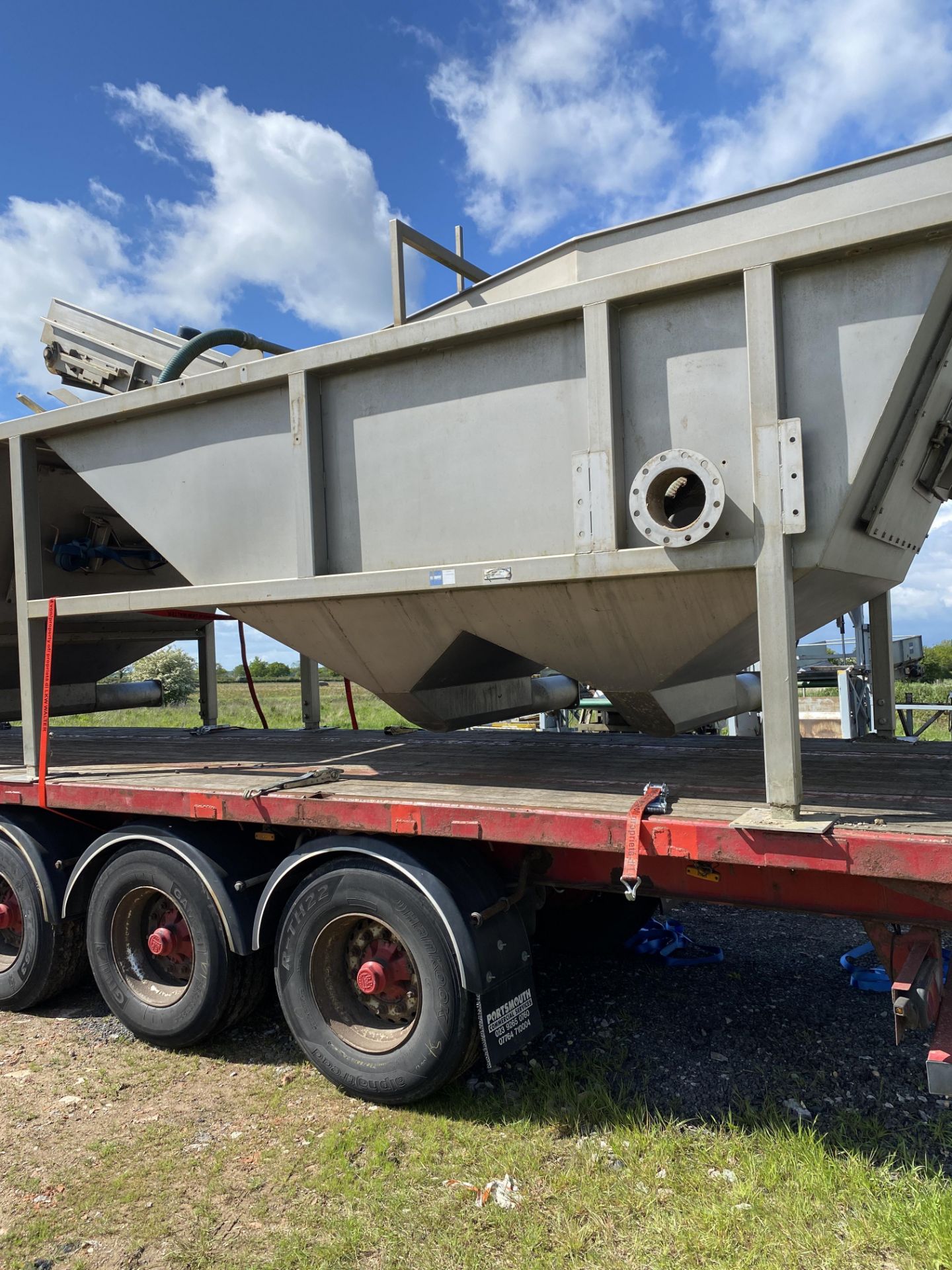 Stainless steel pre-soak tank with conveyor - Image 3 of 4