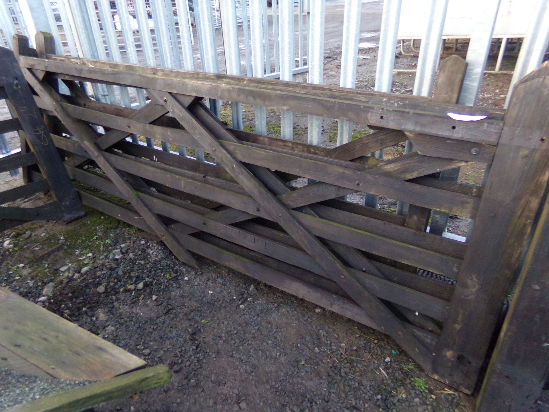 3 WOODEN GATES (APPROX 9FT)