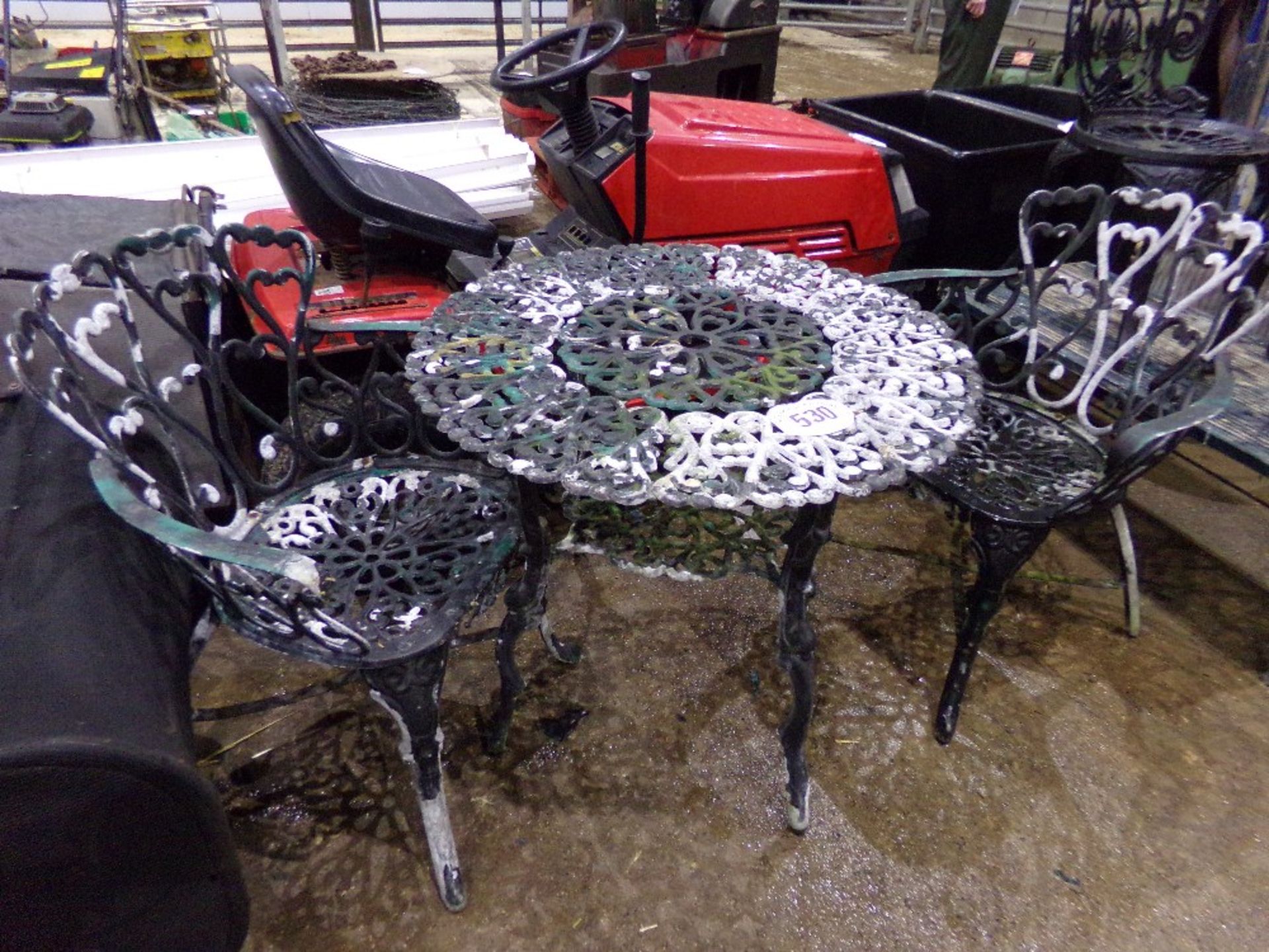 2 GARDEN CHAIRS & TABLE