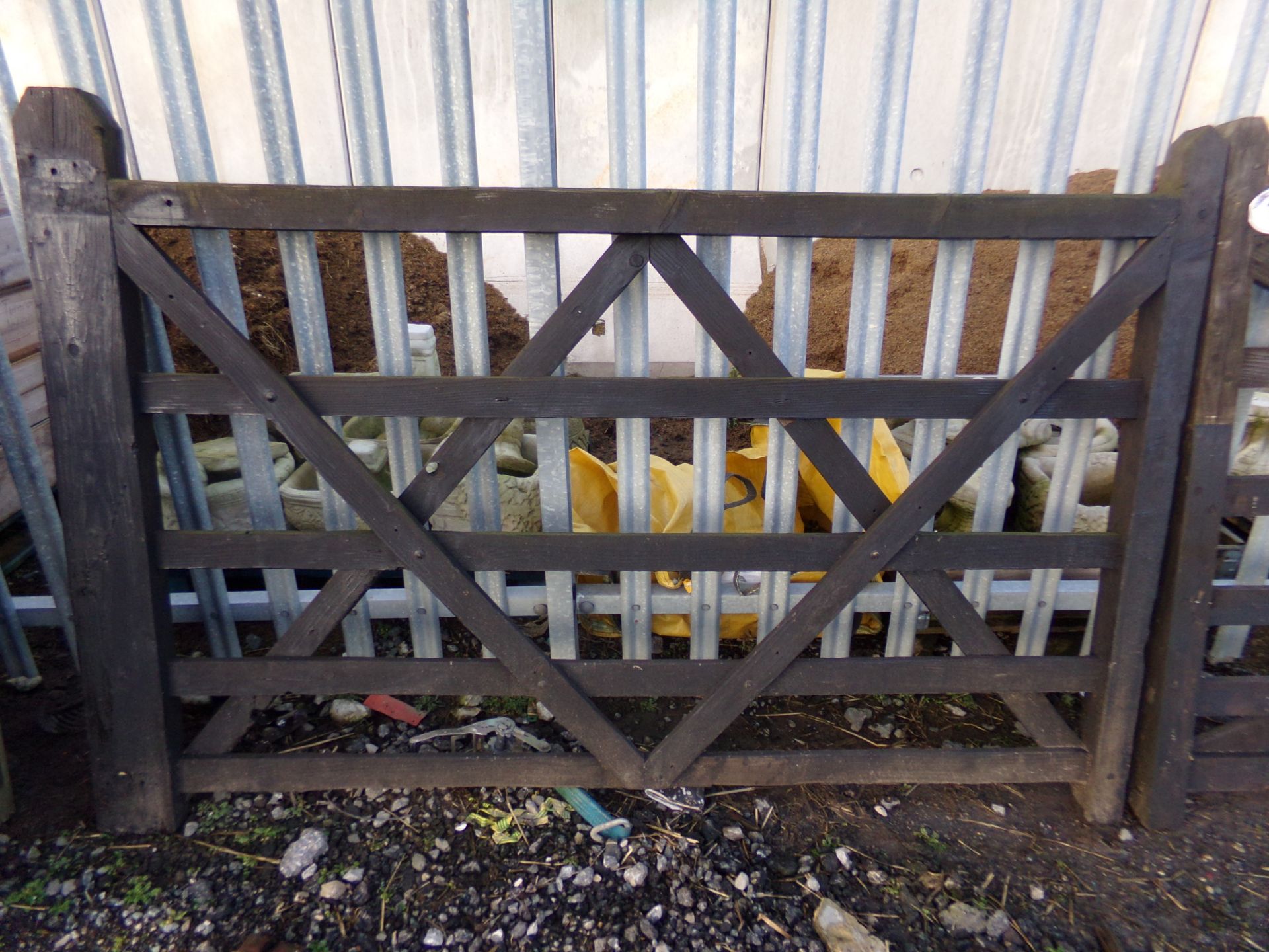 1 WOODEN GATE APPROX 6FT