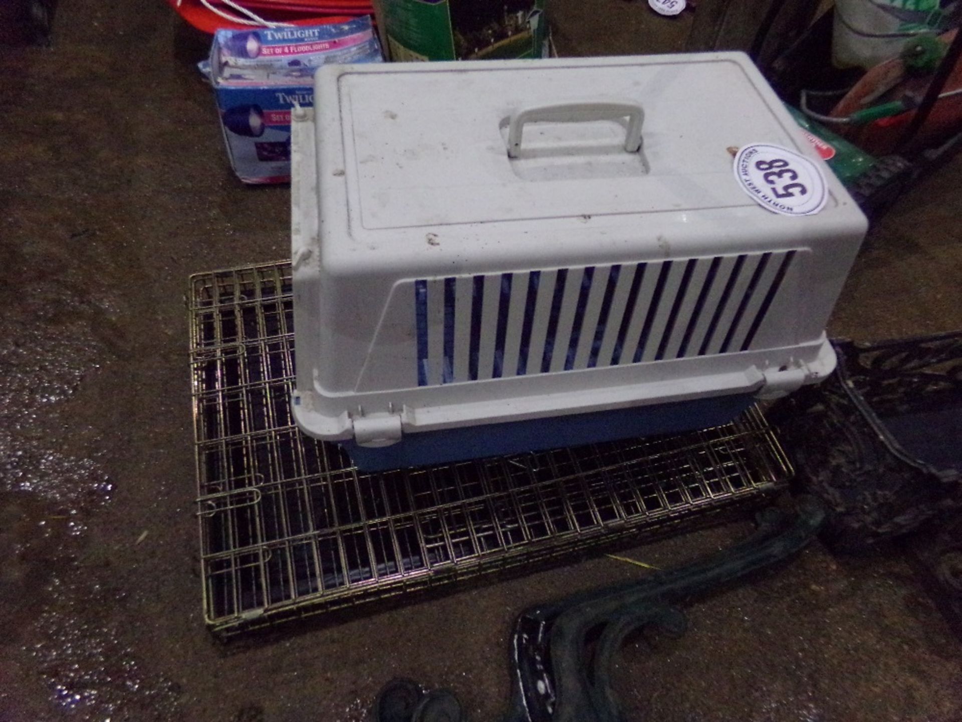 DOG CRATE & ANIMAL CARRY CRATE