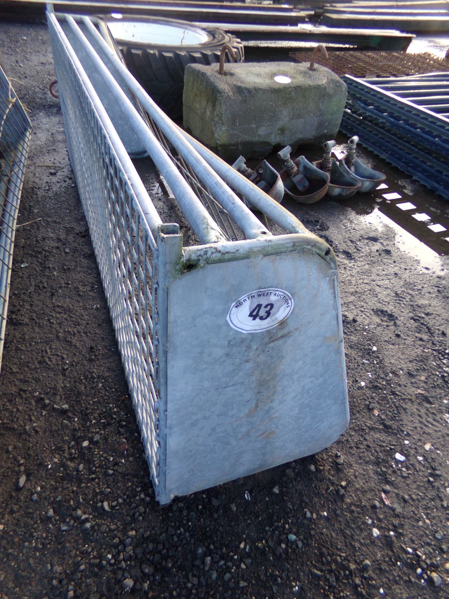 HANGING HAY RACK