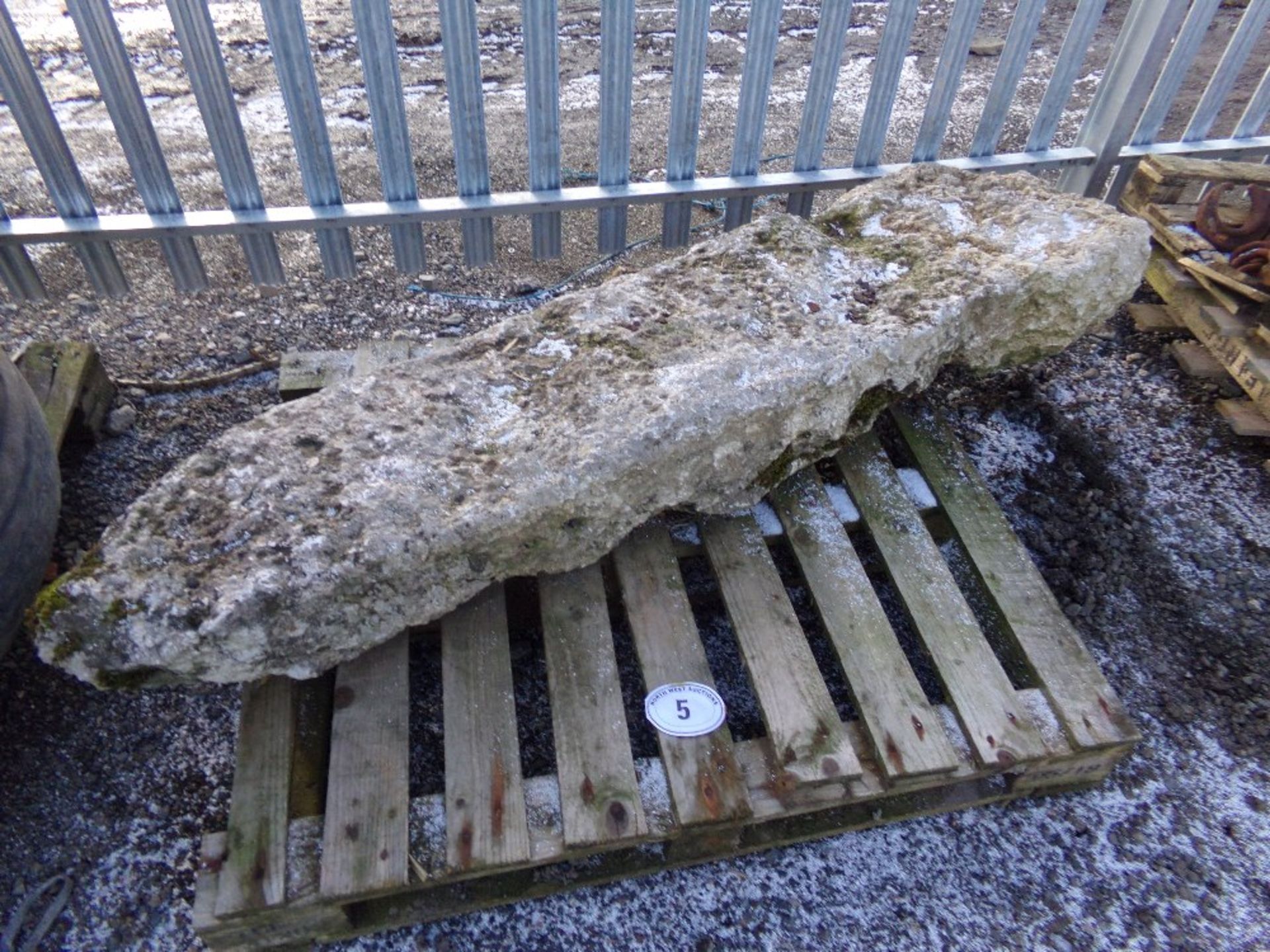 LIMESTONE GATE POST (NO VAT)