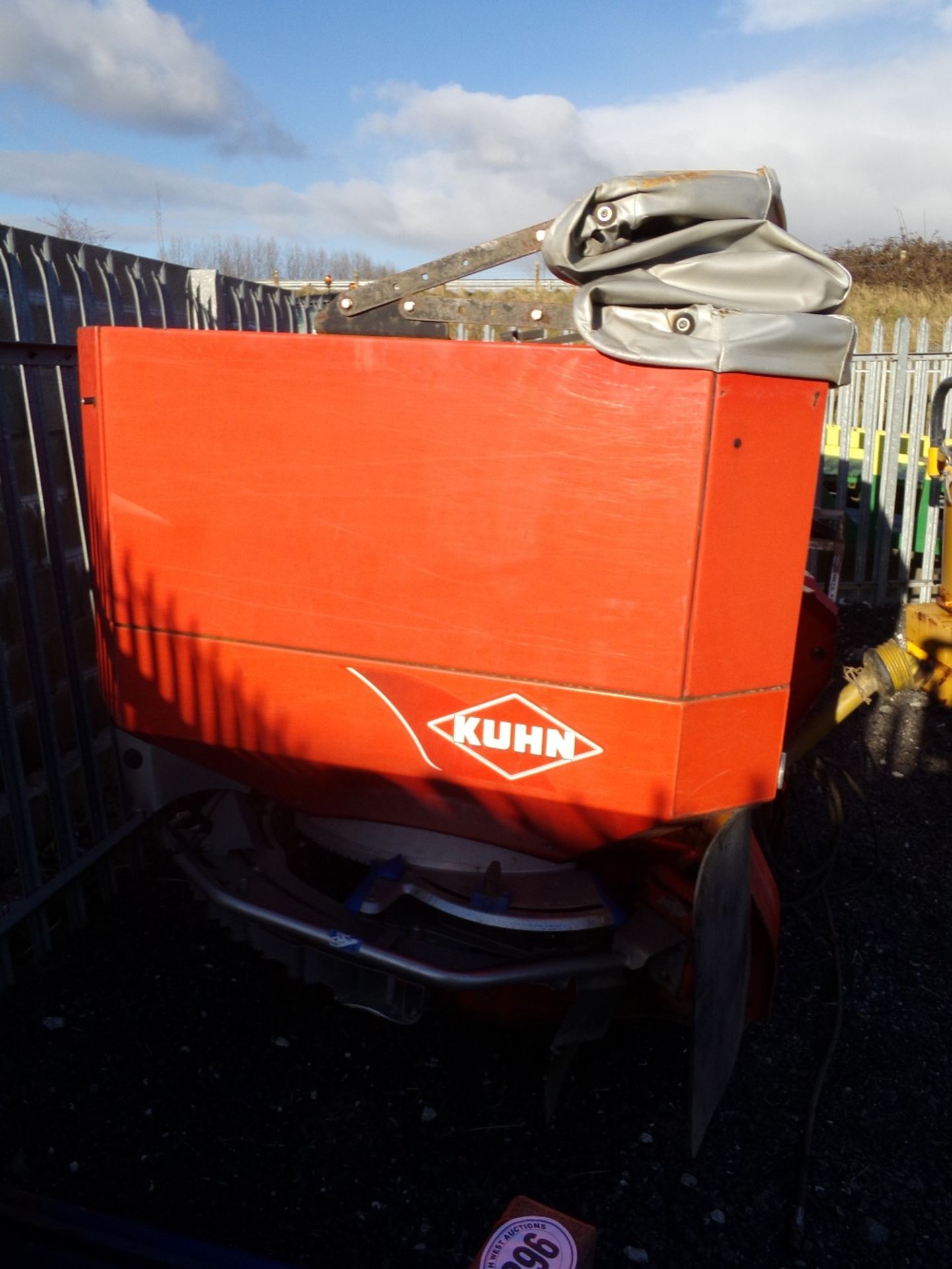 KUHN 30.1 FERT SPREADER SHEET WITH - Image 2 of 4