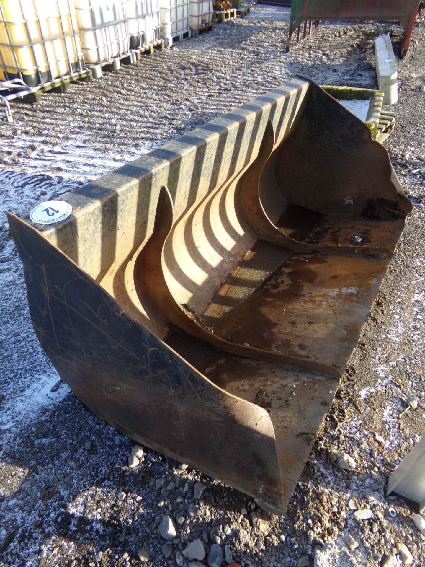 6FT LOADER BUCKET (NO VAT) - Image 3 of 3