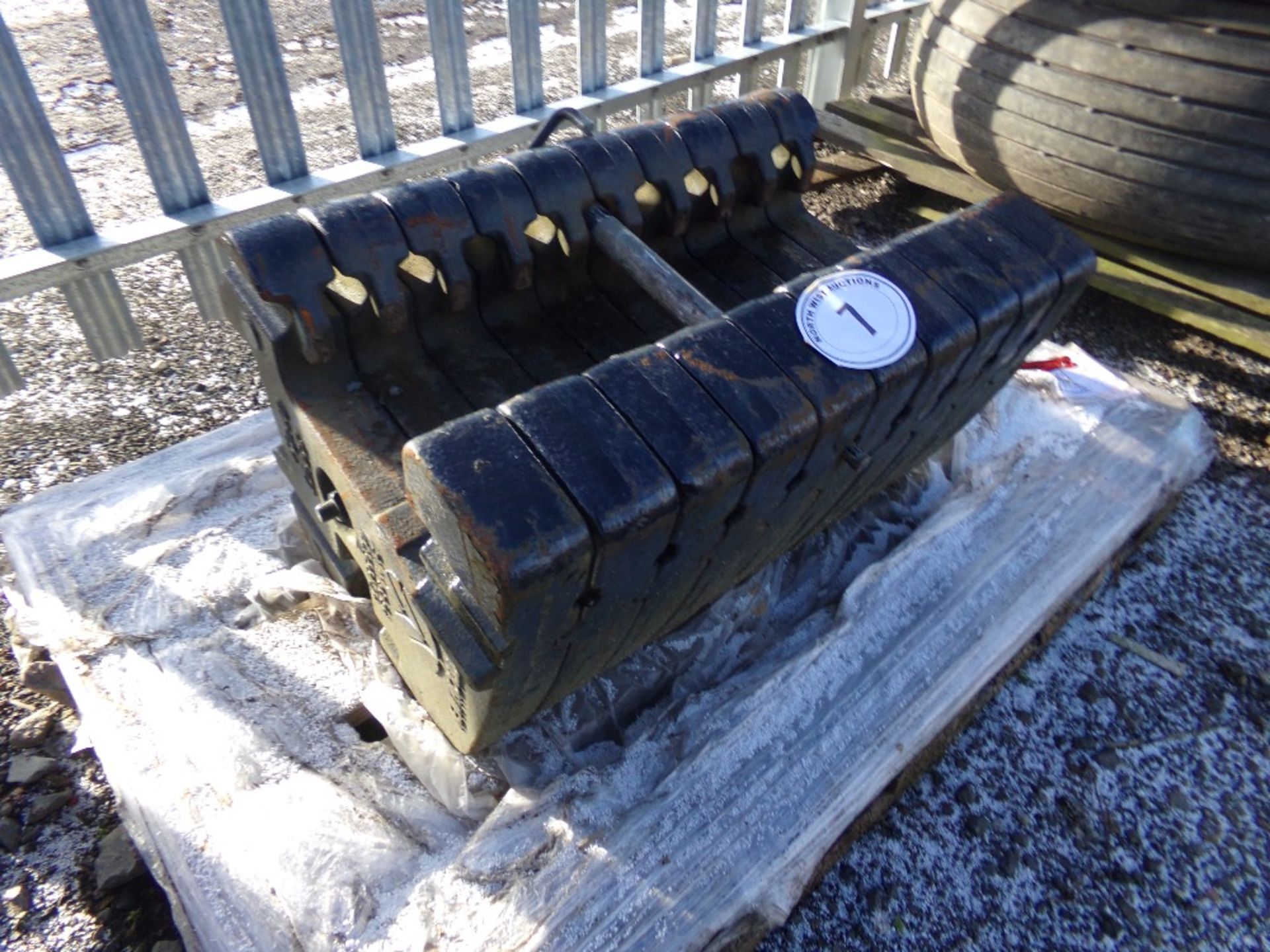 TRACTOR FRONT WEIGHTS (+ VAT) - Image 2 of 2