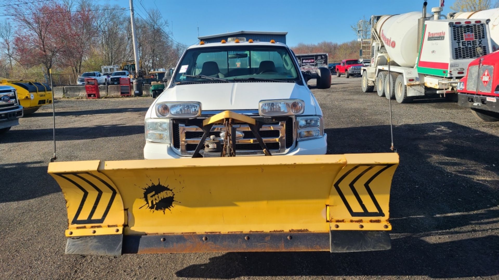 2006 Ford F350 Utility Truck With Plow - Image 2 of 11