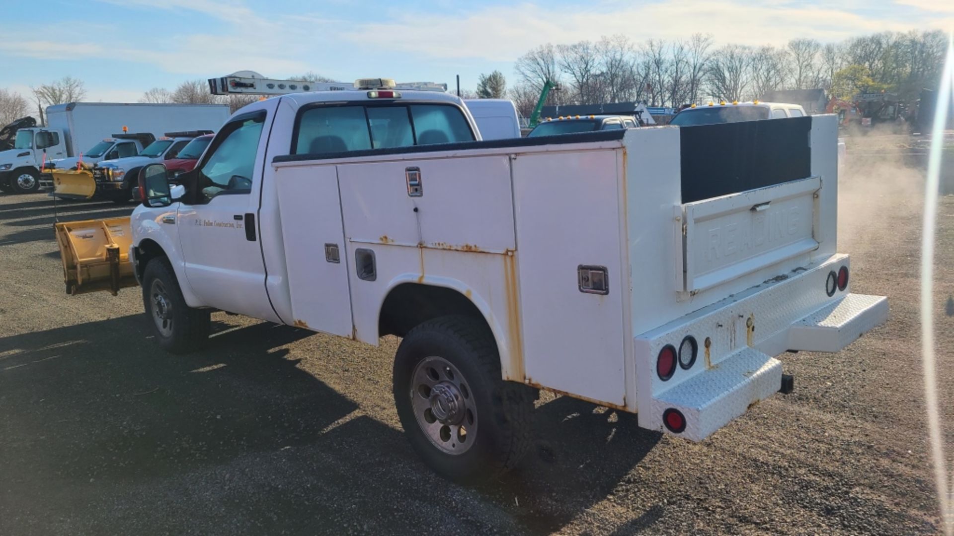 2006 Ford F350 Utility Truck With Plow - Image 3 of 11