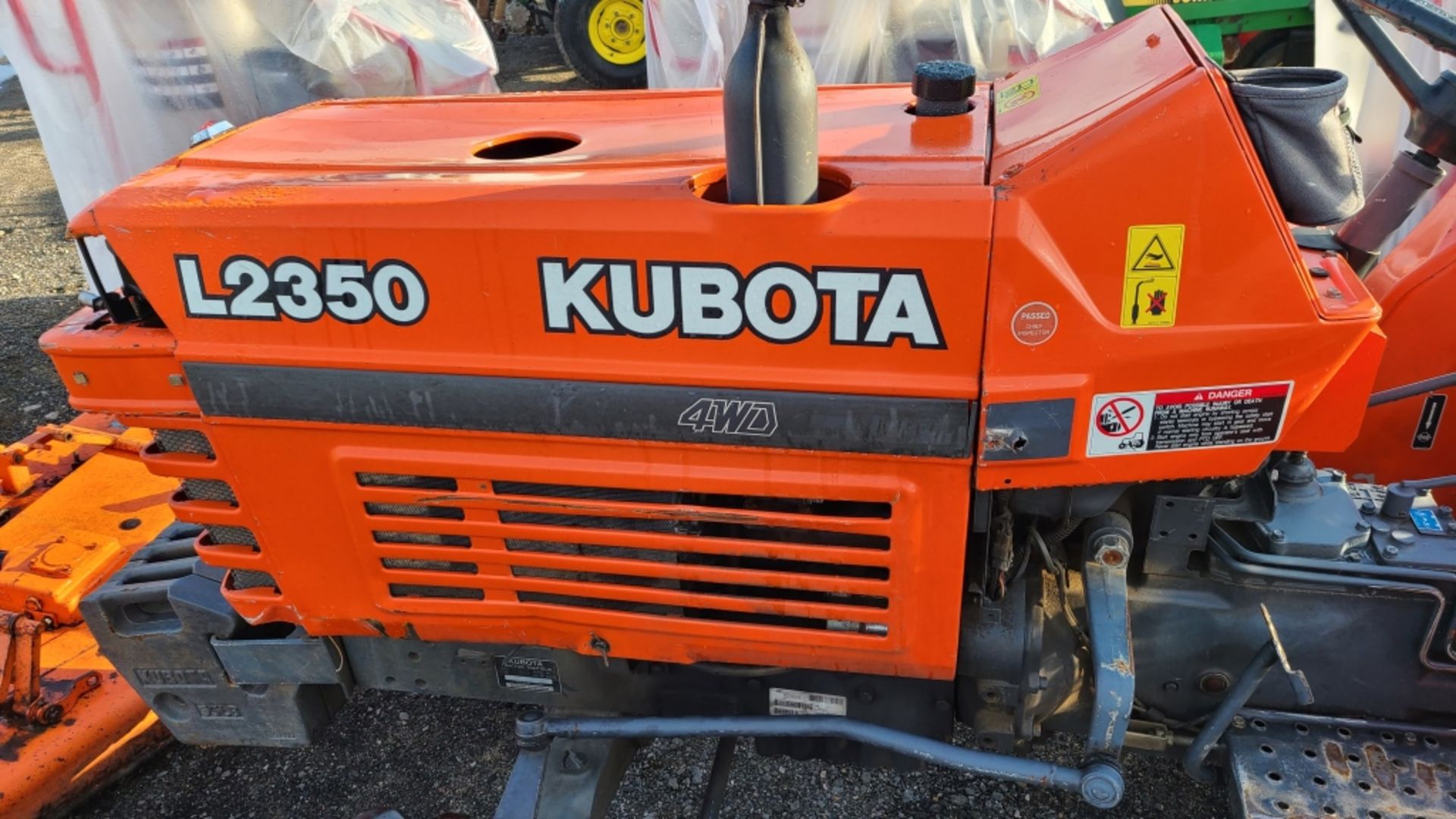 Kubota L2350 Tractor - Image 6 of 7