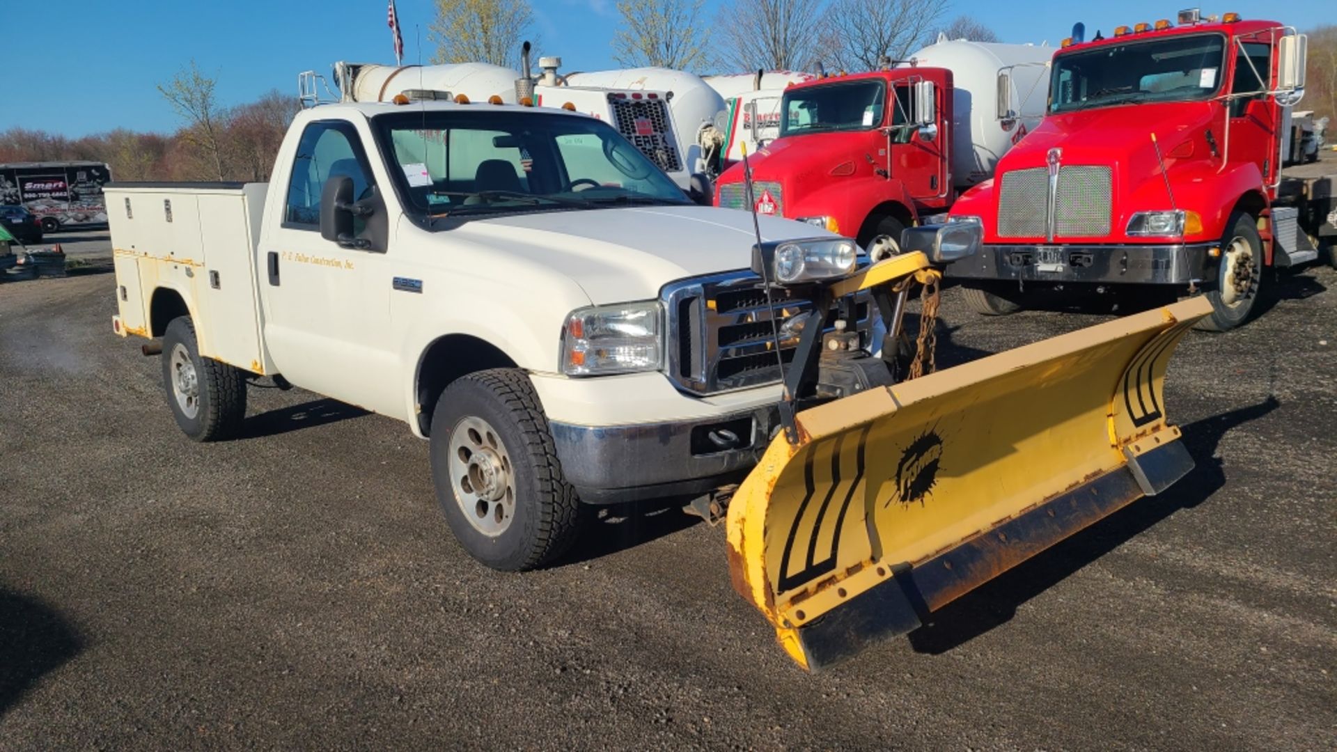 2006 Ford F350 Utility Truck With Plow - Image 6 of 11