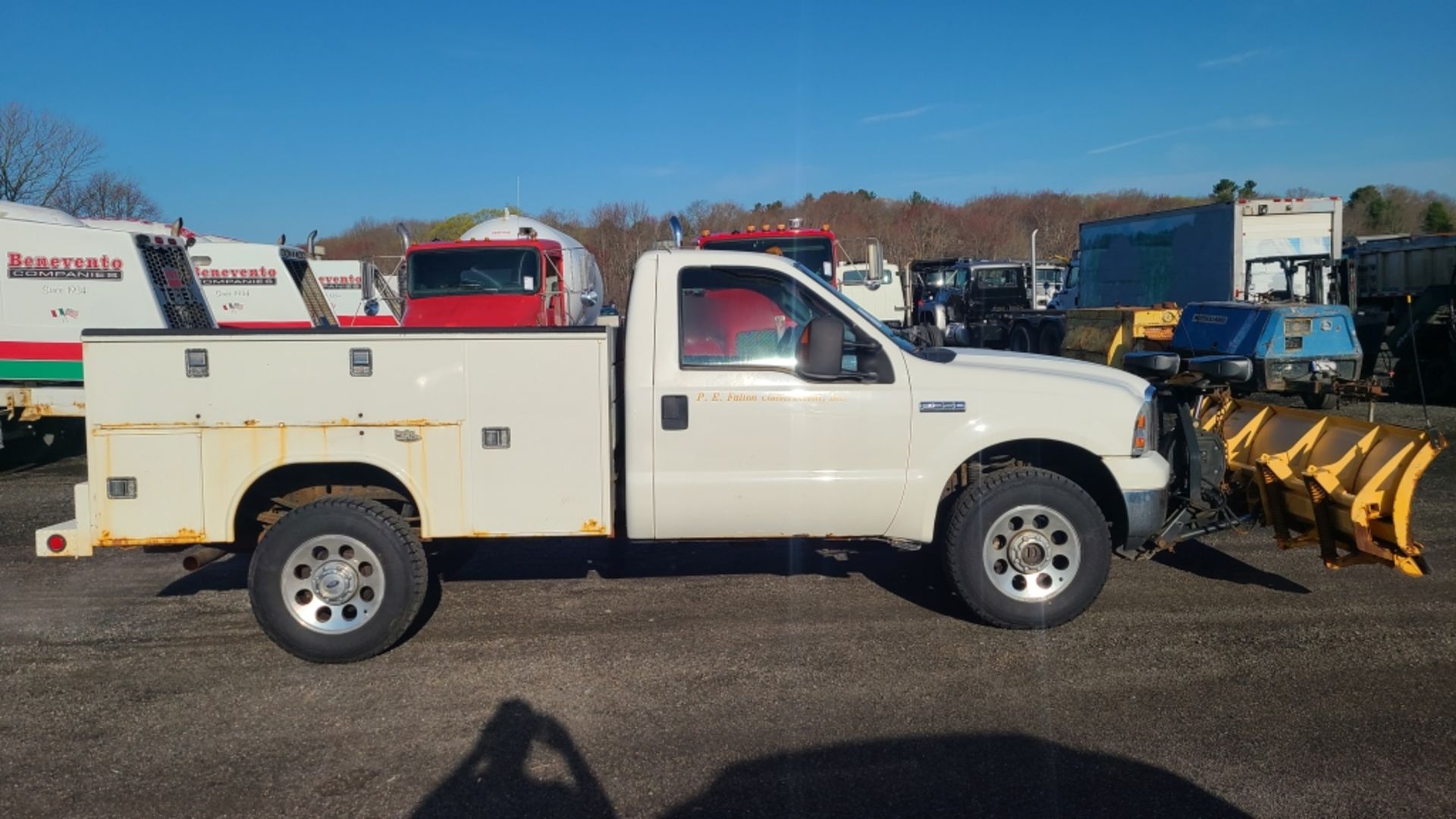 2006 Ford F350 Utility Truck With Plow - Image 5 of 11