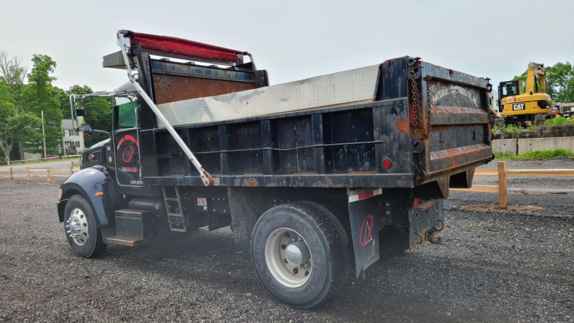 2004 Peterbilt 335 Dump Truck - Image 3 of 13