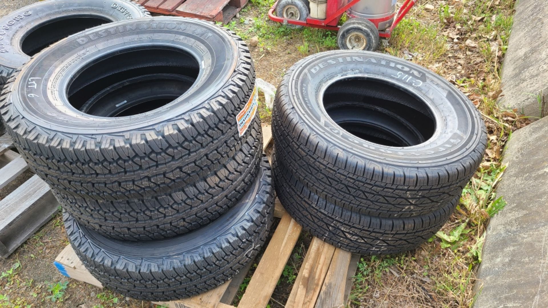 (5) 245/70/16 tires