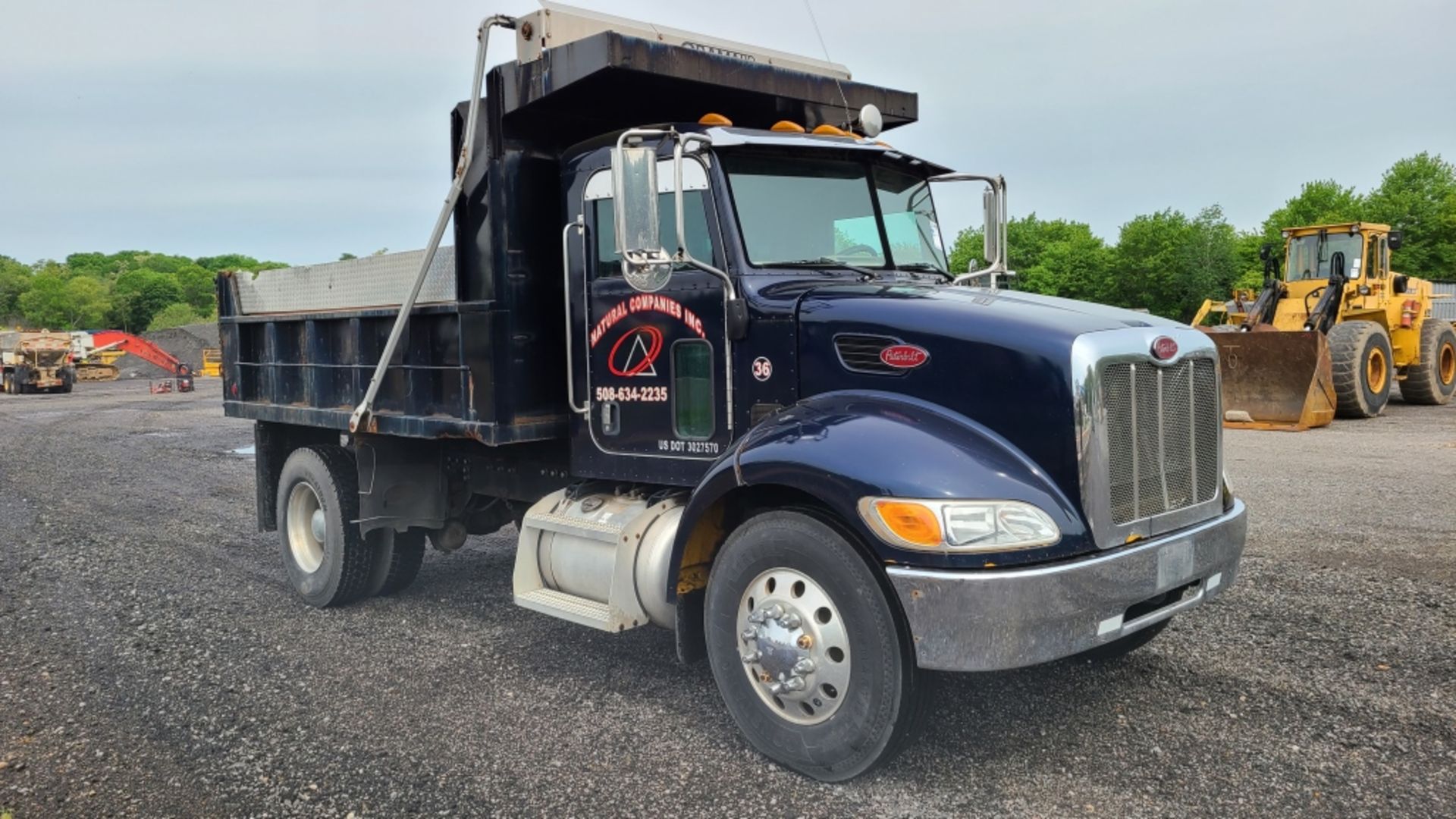 2004 Peterbilt 335 Dump Truck - Image 2 of 13