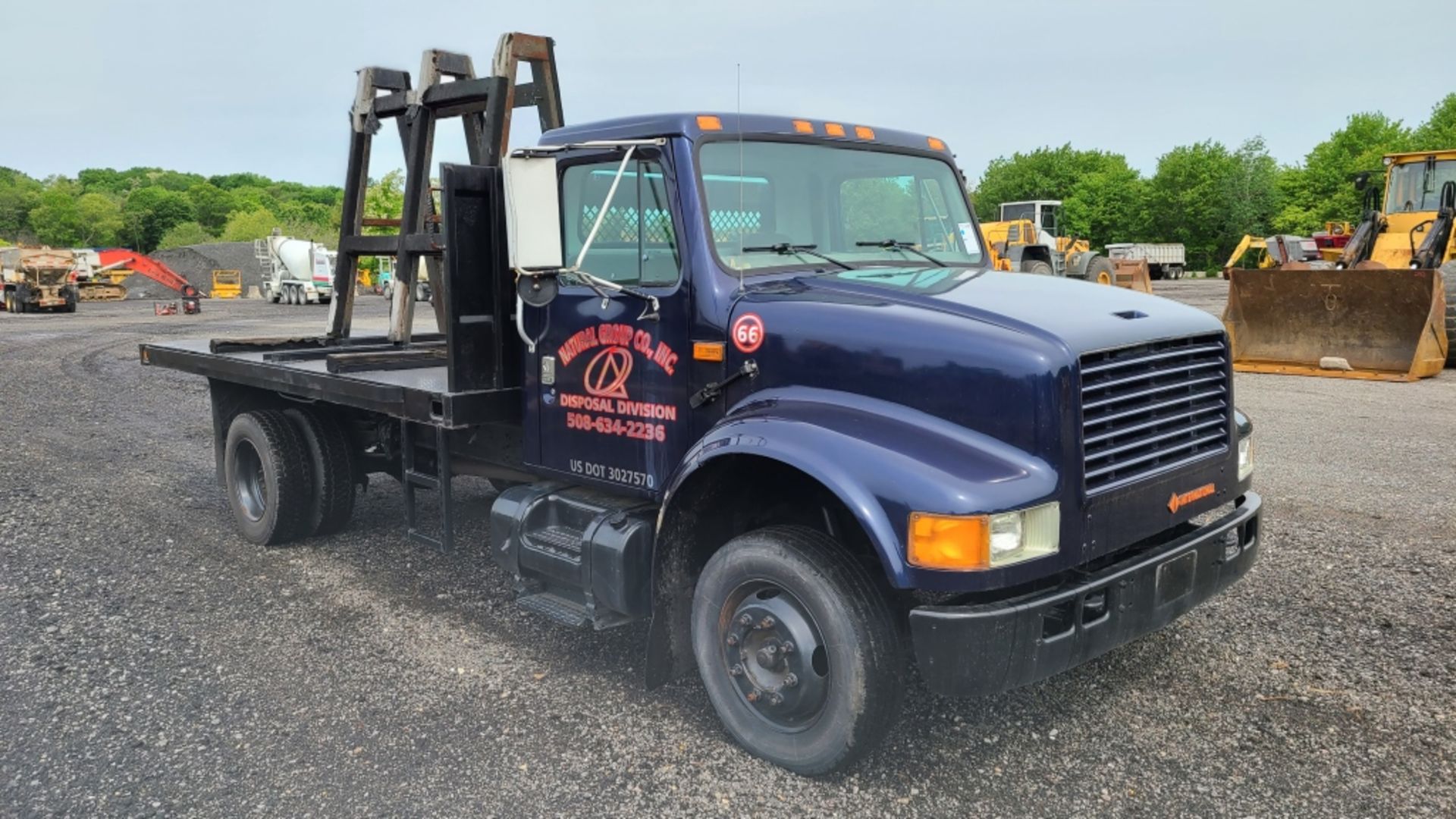 2000 International 4700 Flatbed - Image 2 of 11