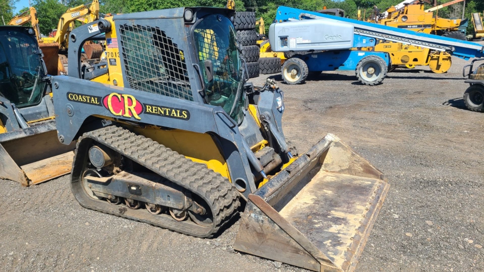 2011 John Deere 323d Skidsteer - Image 2 of 10